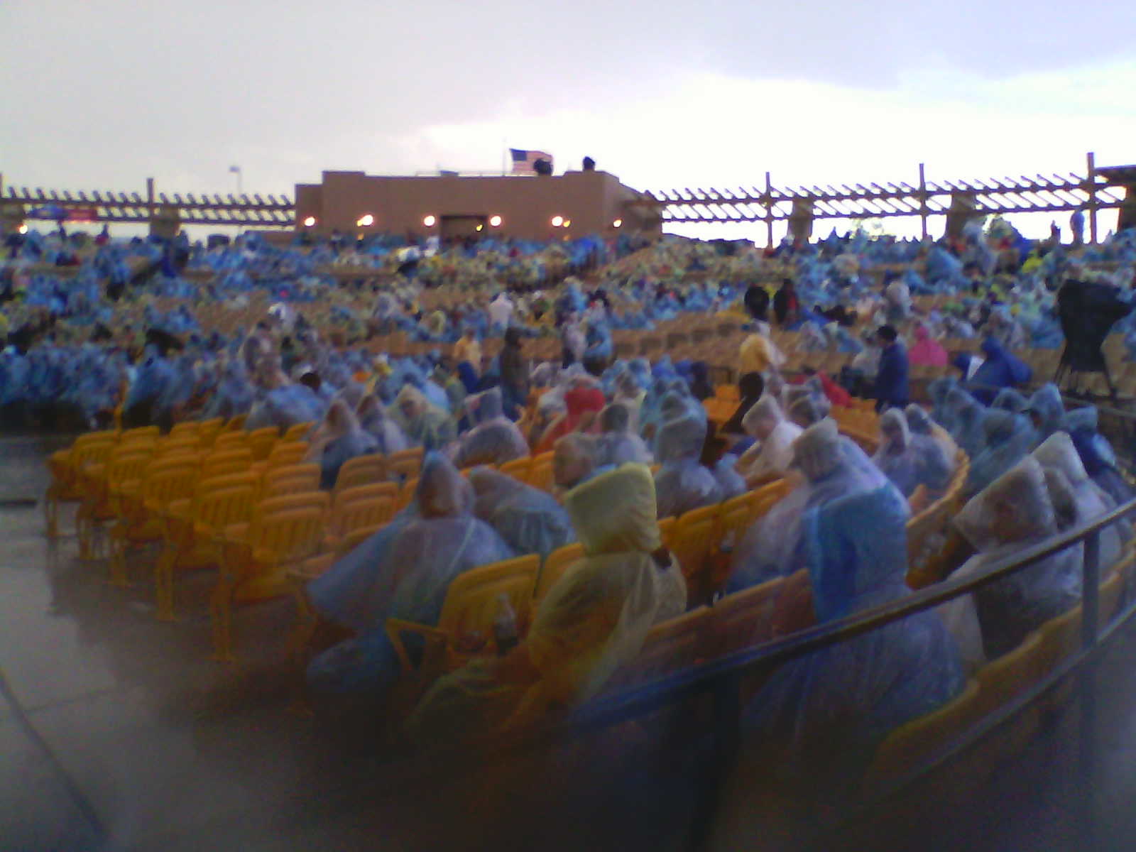 Crowd waiting for Ringo Starr in ABQ
