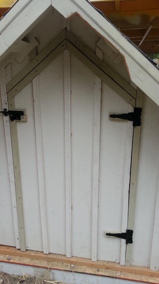 Customized backdoor for easy cleaning