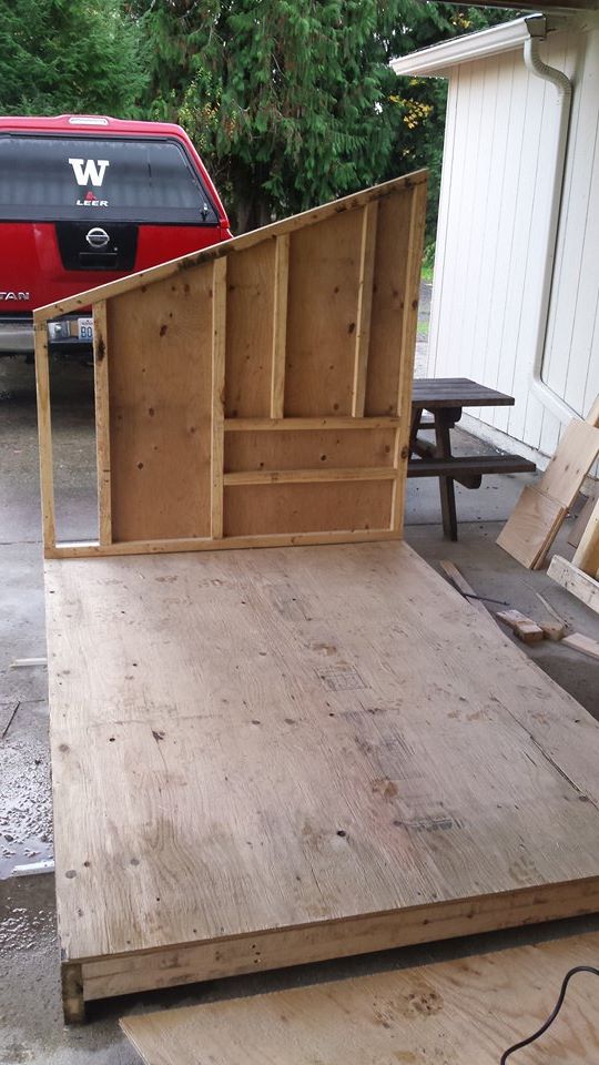 Day 1 Construcion: Floor and east wall.