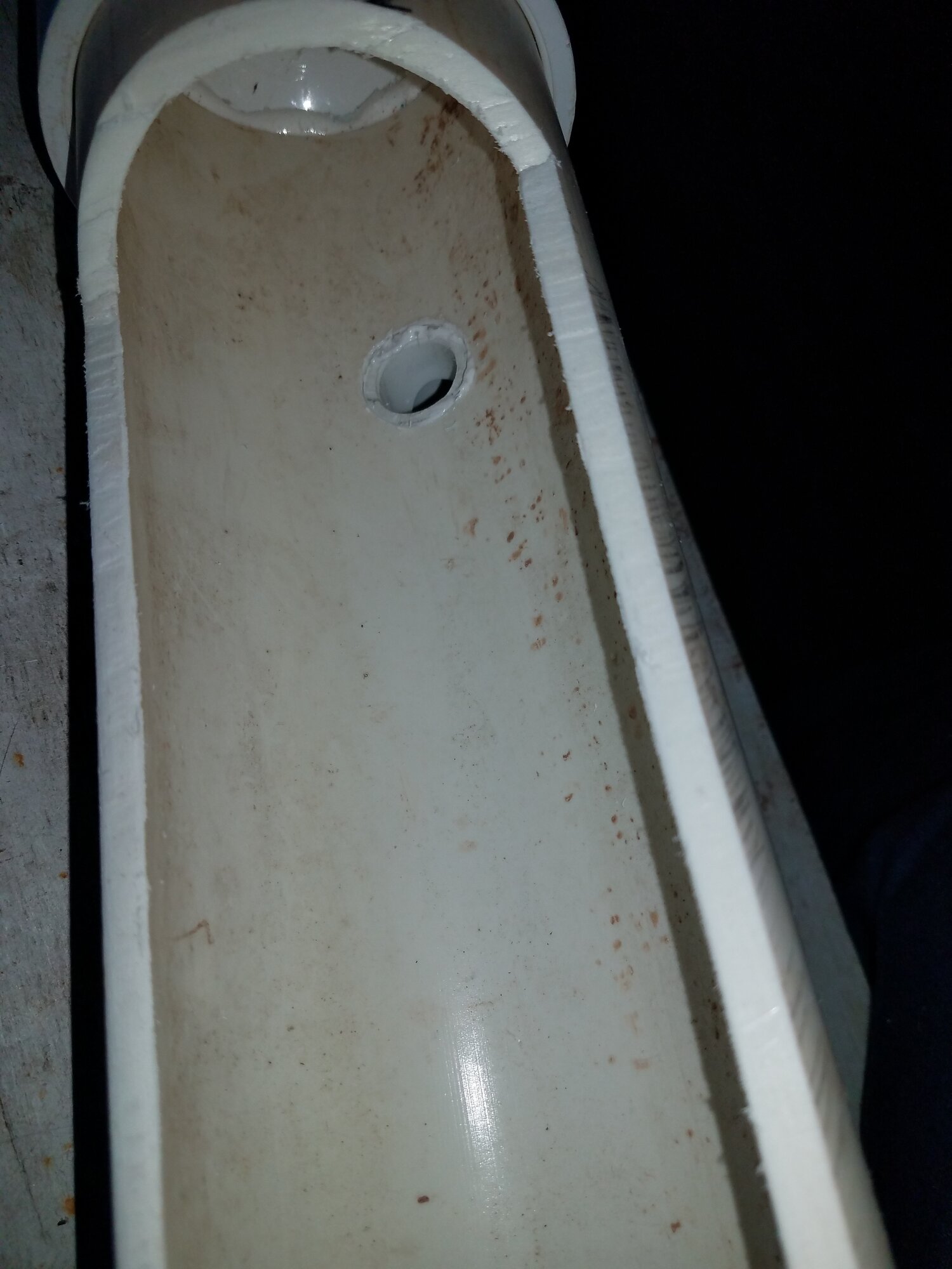 Detail: 90° elbow glued in