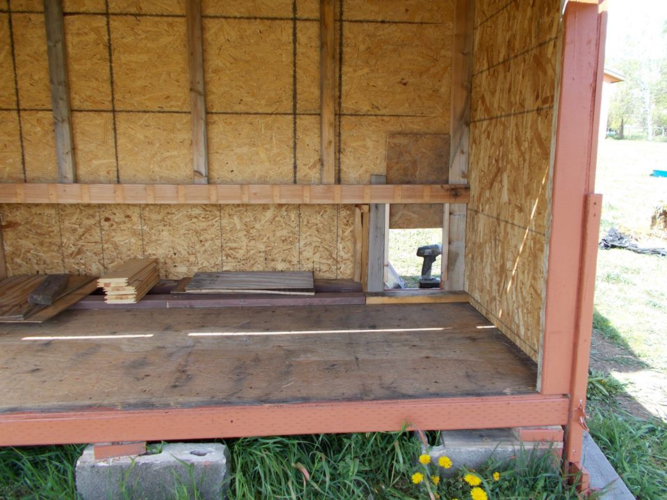 DH made a little door that just slides up and down for the coop entrance.
