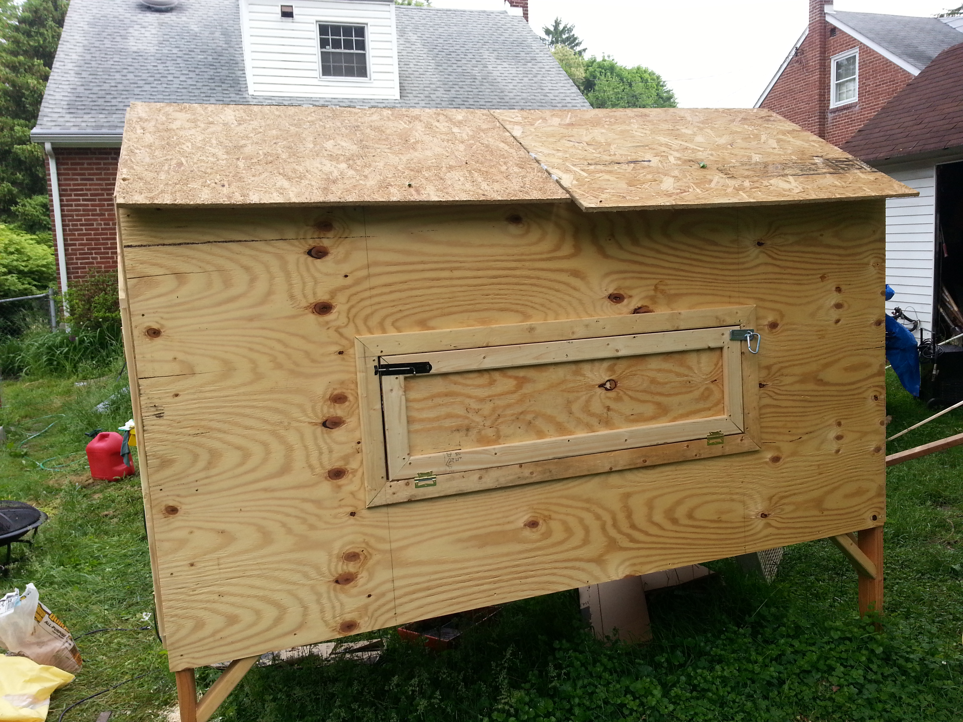 Door for the nesting boxes.