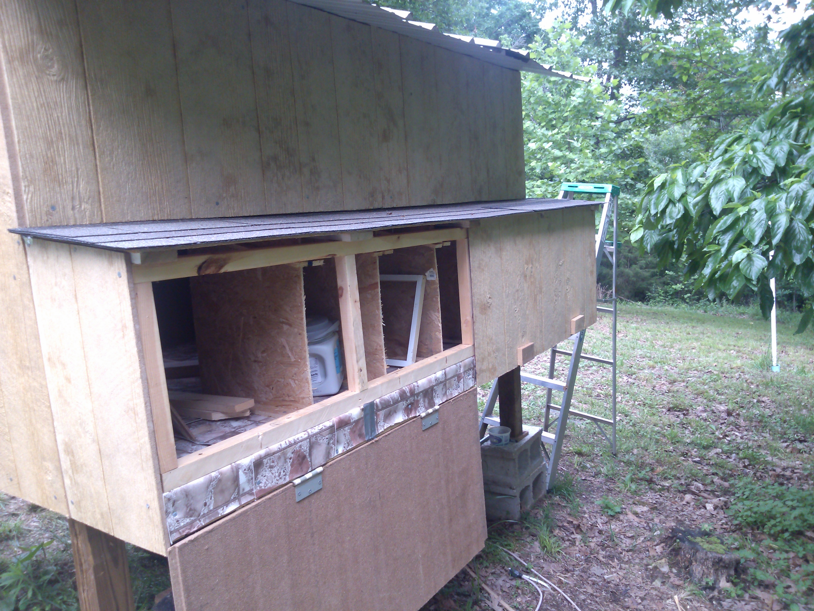 Easy access to the nesting boxes.