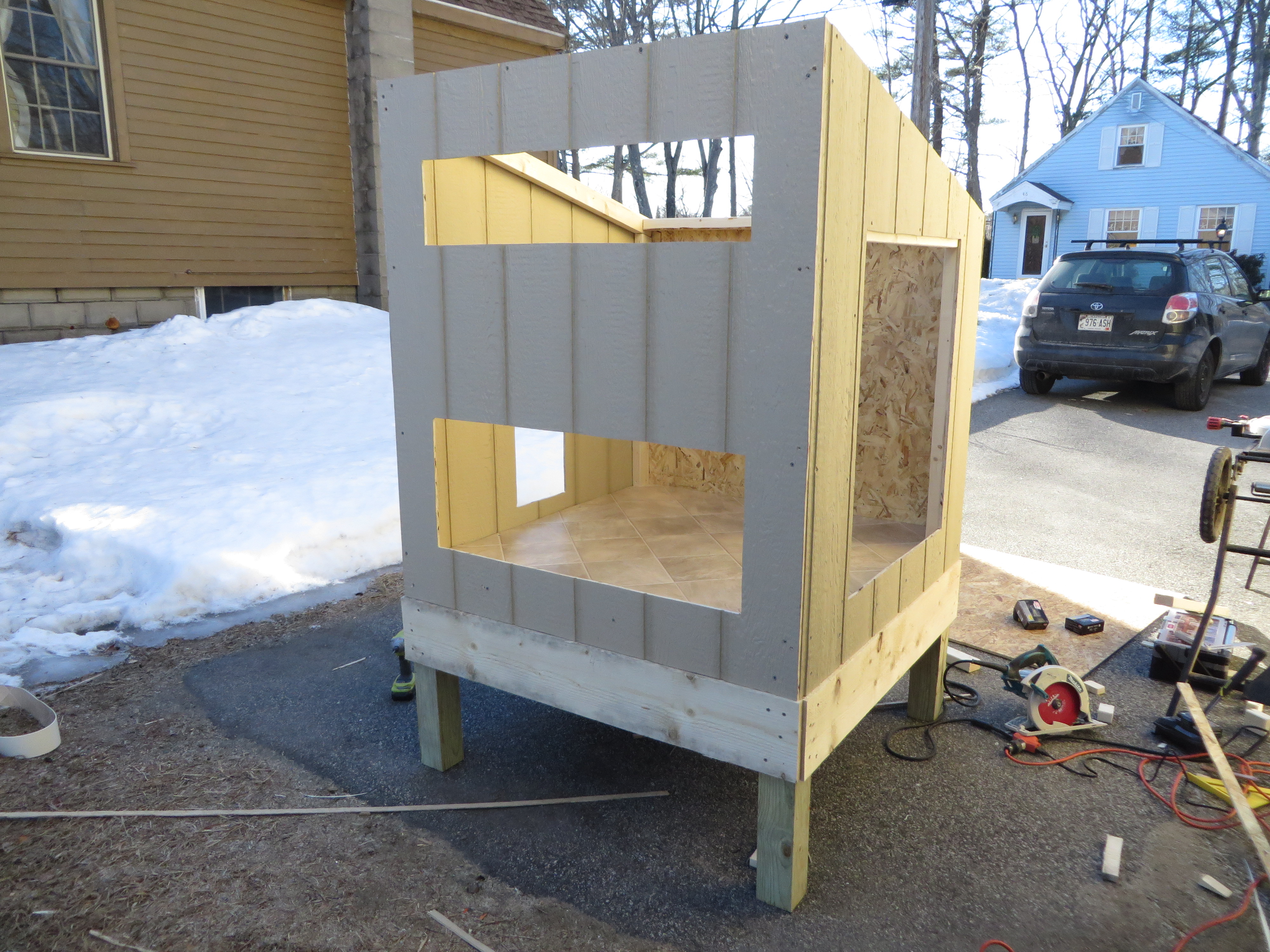 End of day one of building. The coop sits of 4"x4" posts and has a linoleum floor. The framing is 2"x3" lumber.