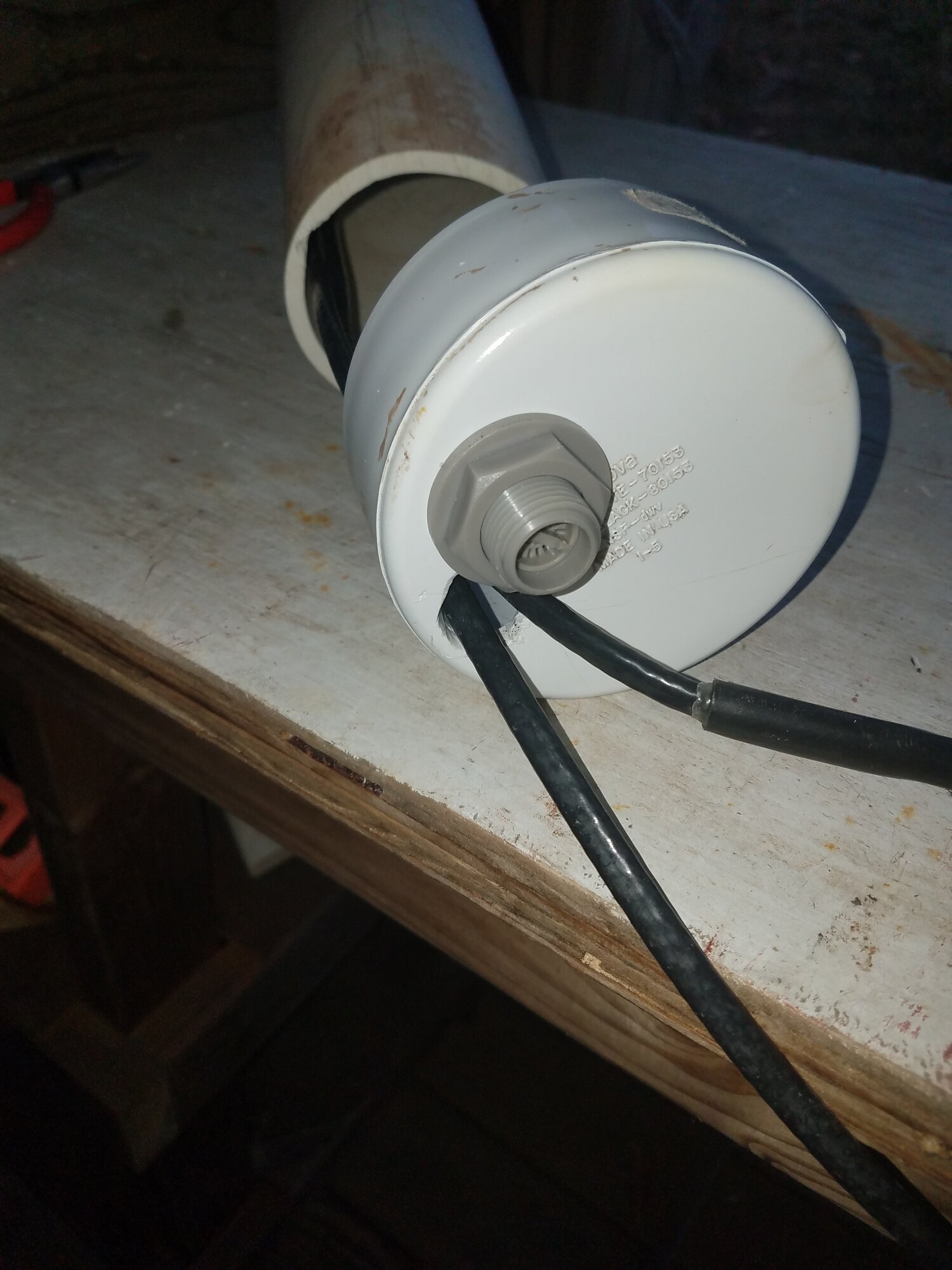 Float valve connector and pipe-heater cable