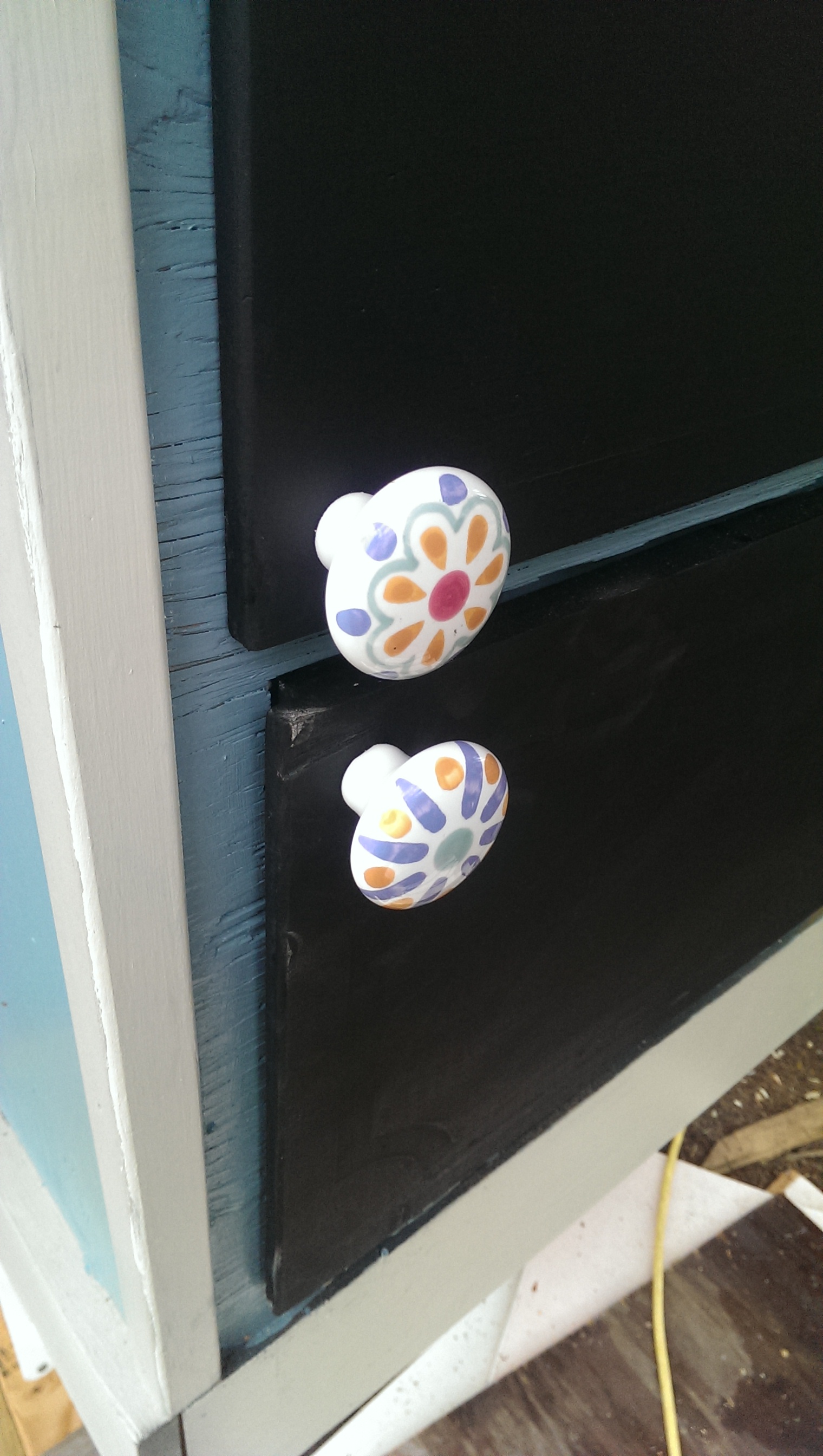Found these little handles for the egg doors at a little resale shop here in town for a buck each, they were too cute