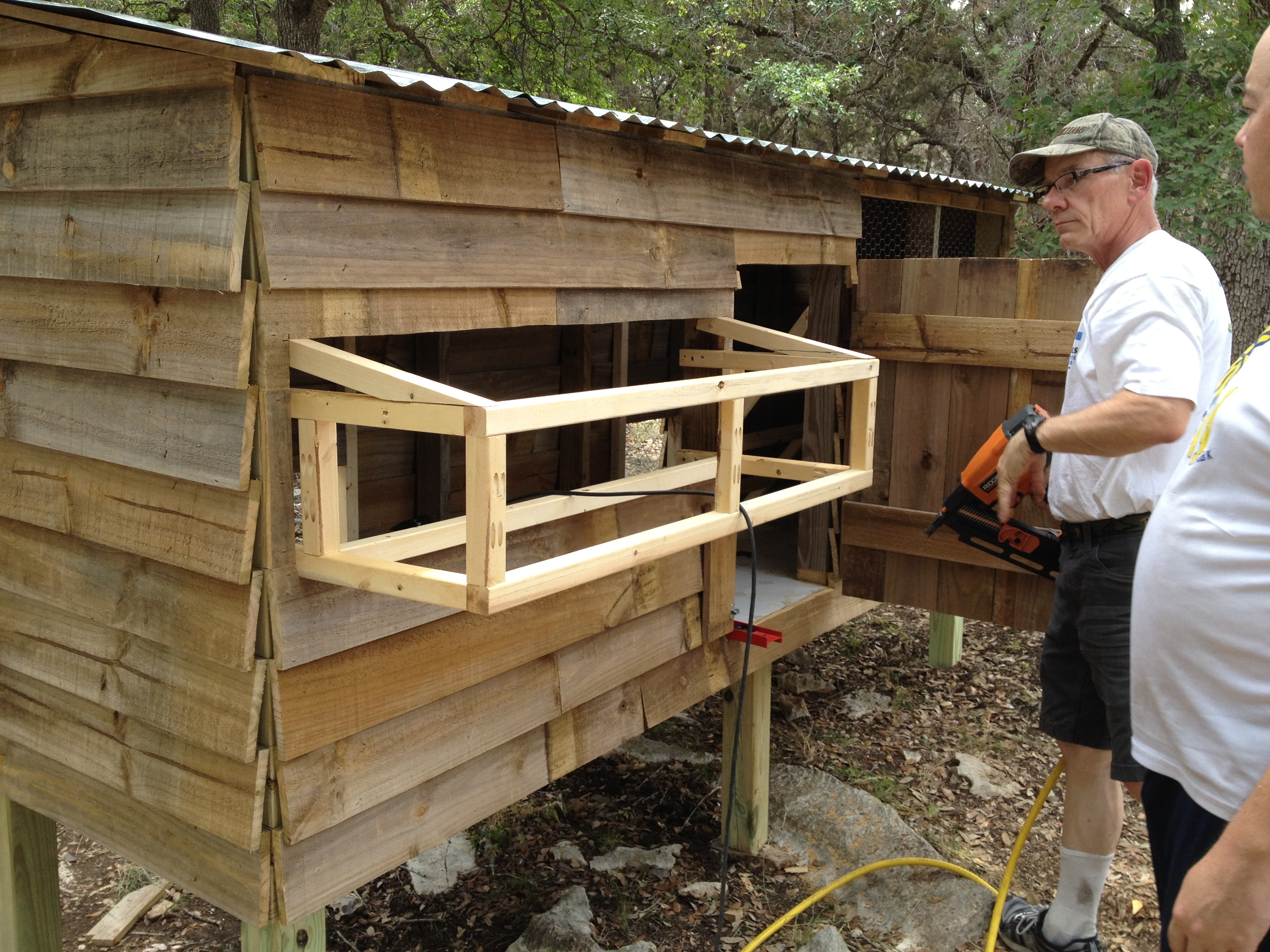 Frame for the nesting boxes
