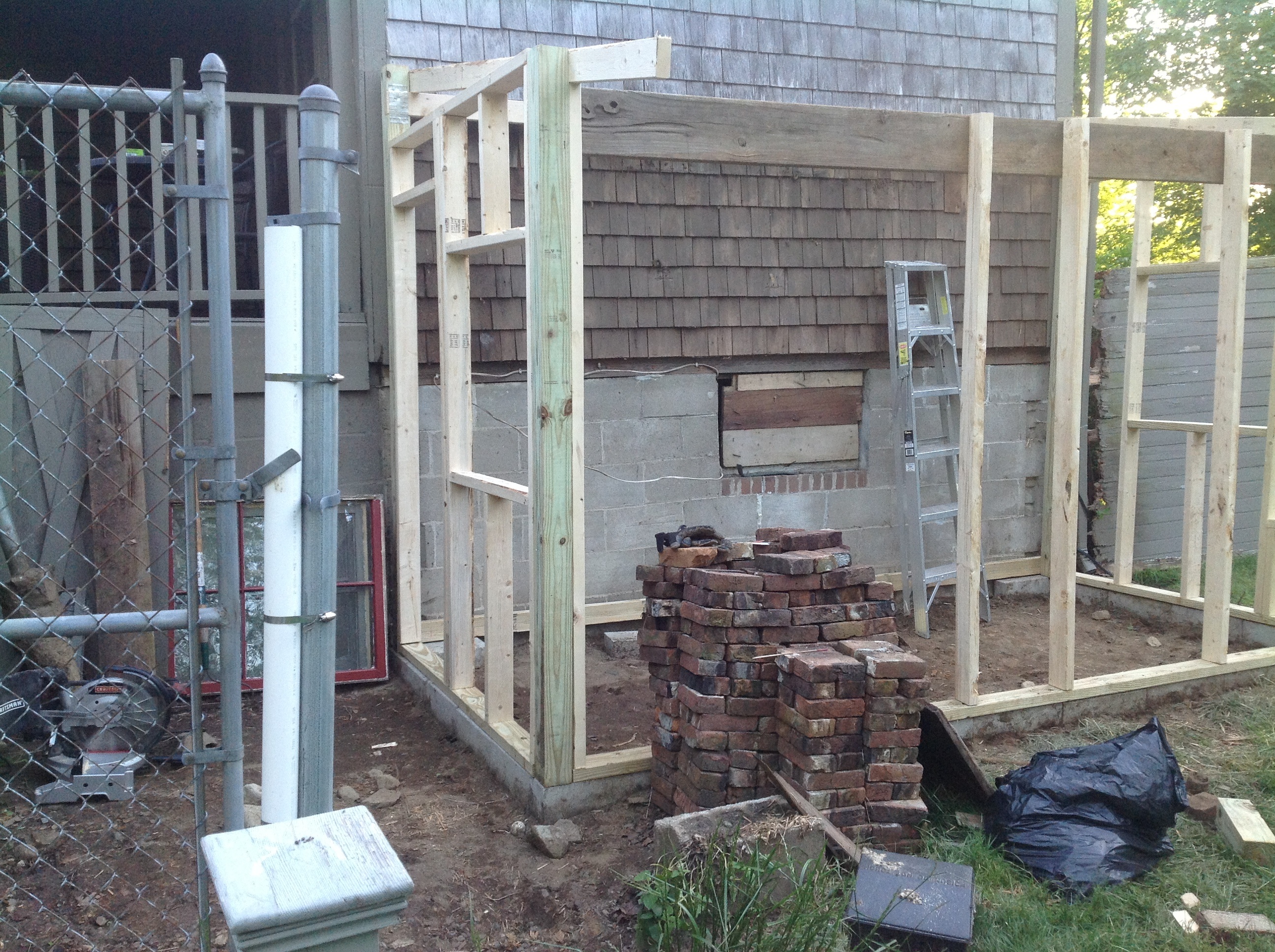 Framing 2x4.  Room for 3 windows, 2 doors, pop door, nesting box and vented sky light.