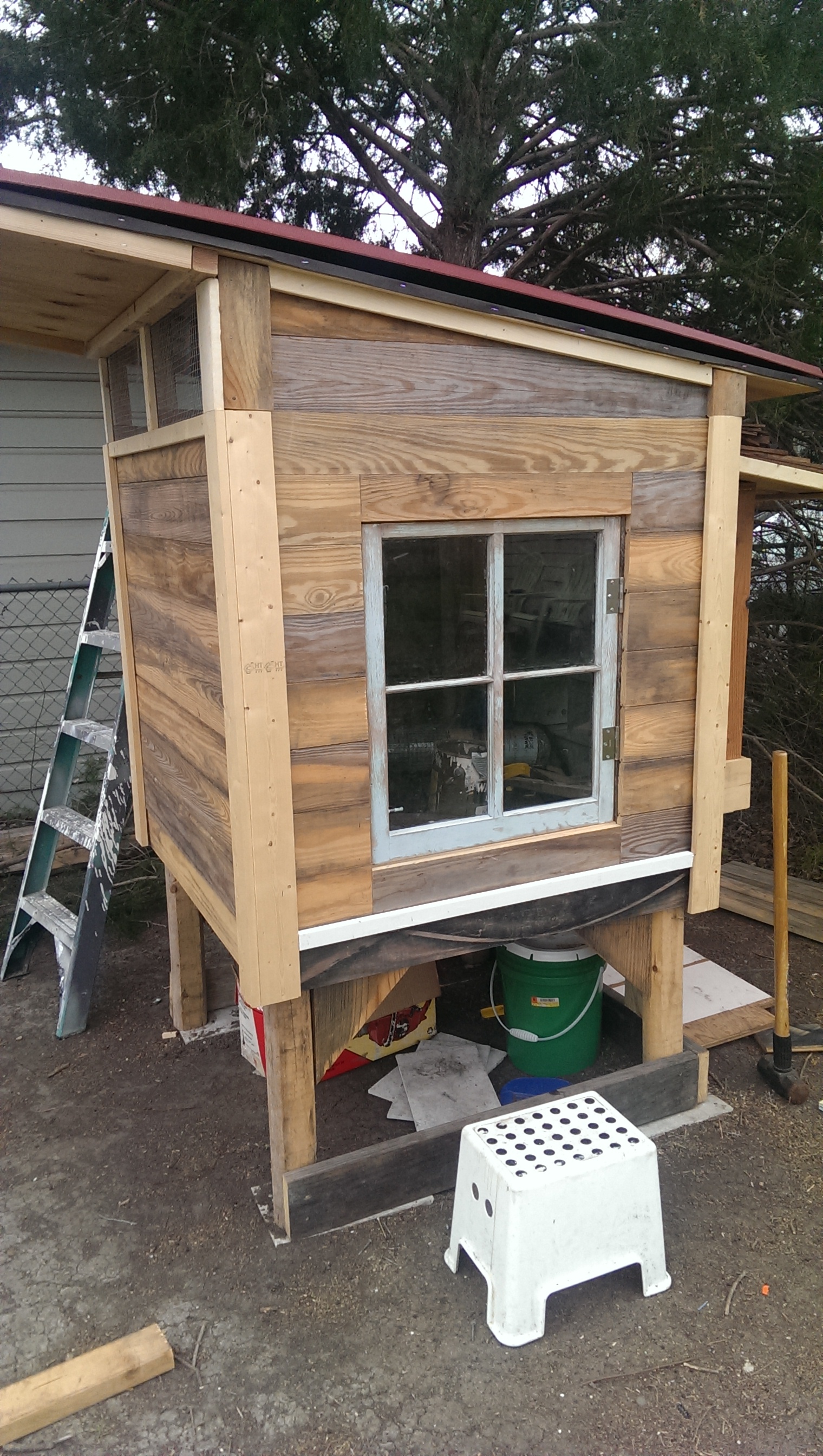 Getting the corrugated roof on. We scored a piece of corrugated composite material from a neighbor cleaning out their shed, it fits perfectly.