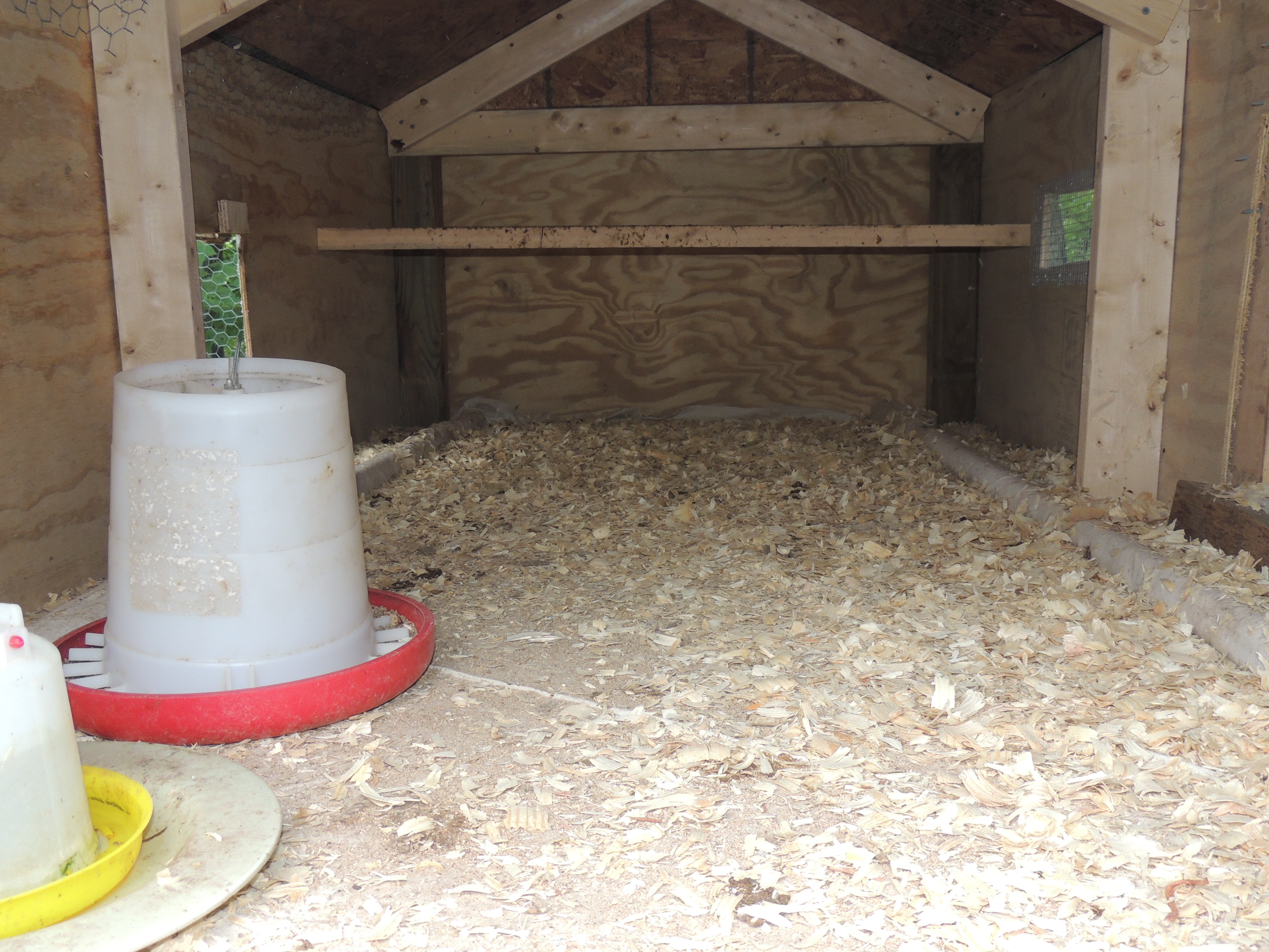inside of the coop... since this photo was taken I've added another roosting pole.