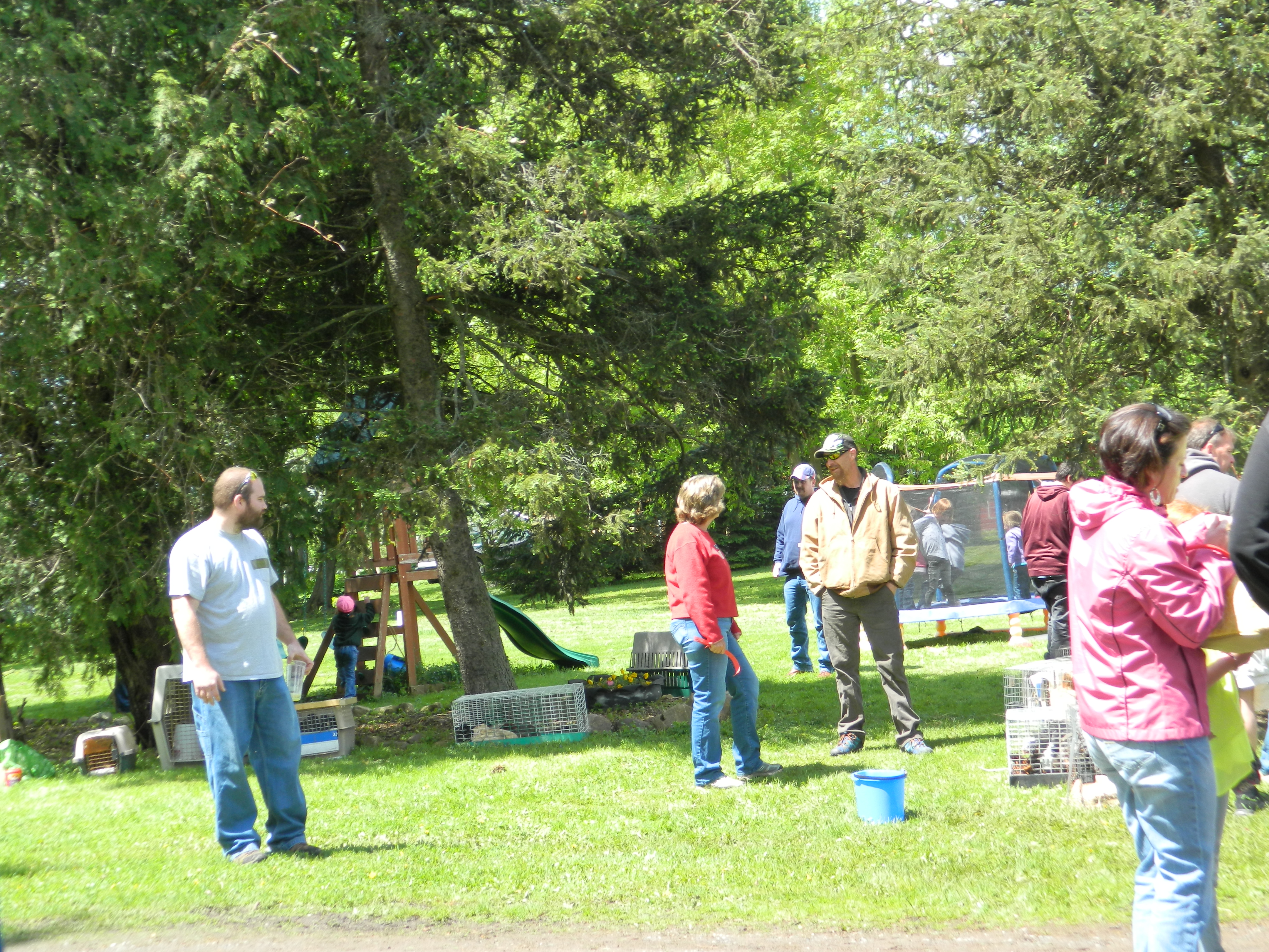 Jlaw to the left.  Chris in the background talking to?