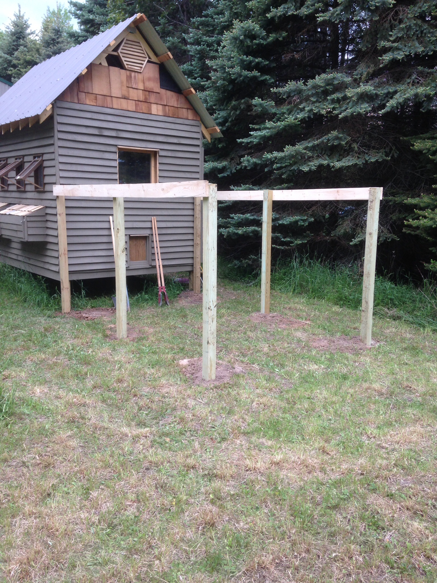 Just got the run started. I need to finish the shakes before I can roof the run.