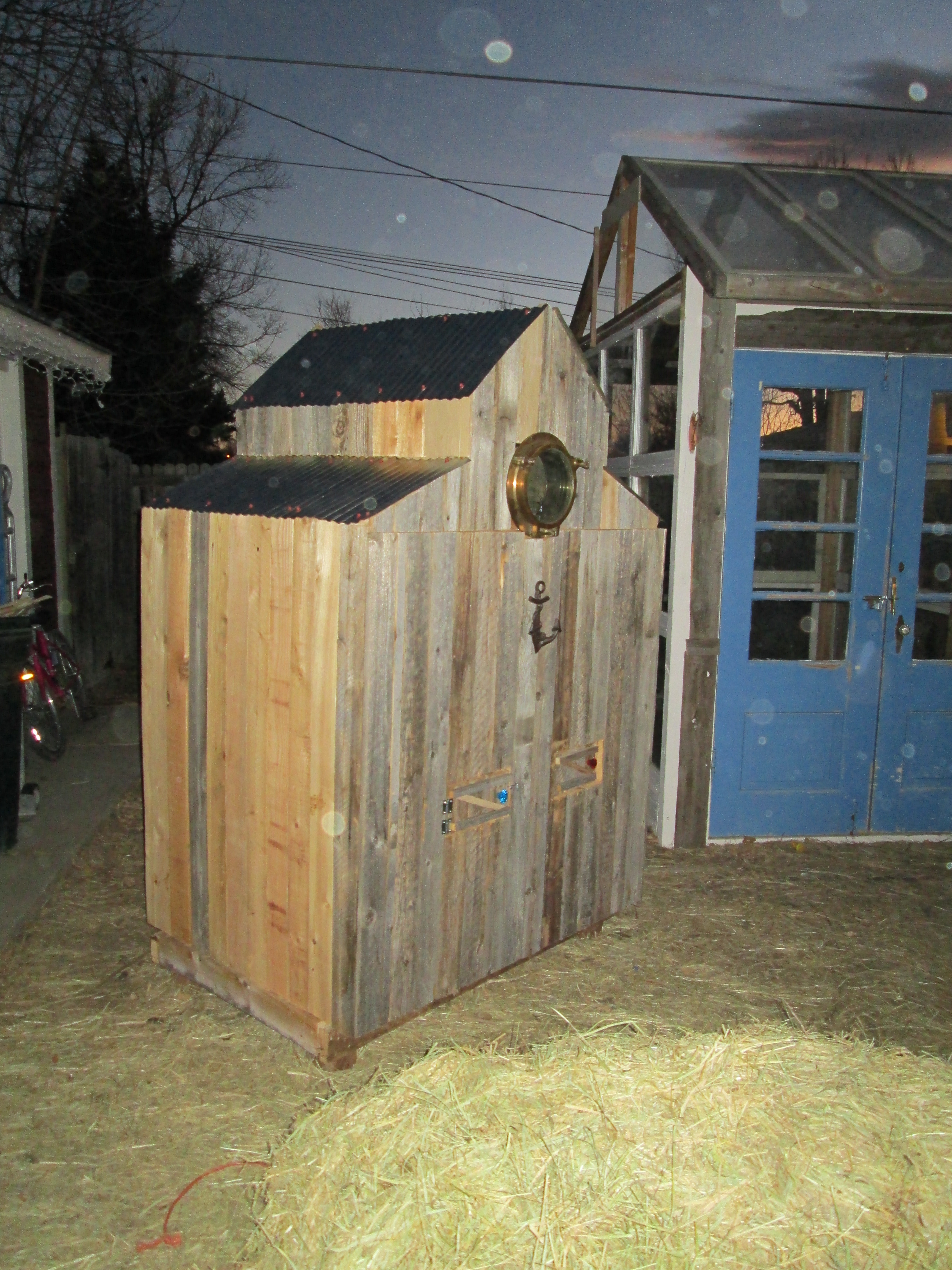 Large Coop with port Hole Window