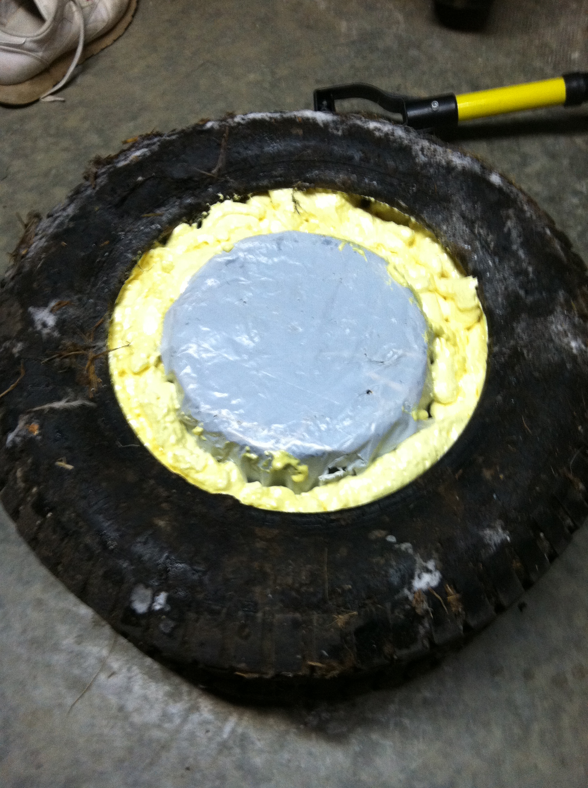 Let foam dry. Turn over and place were u want it fill bucket with water. the bucket can be removed to clean.