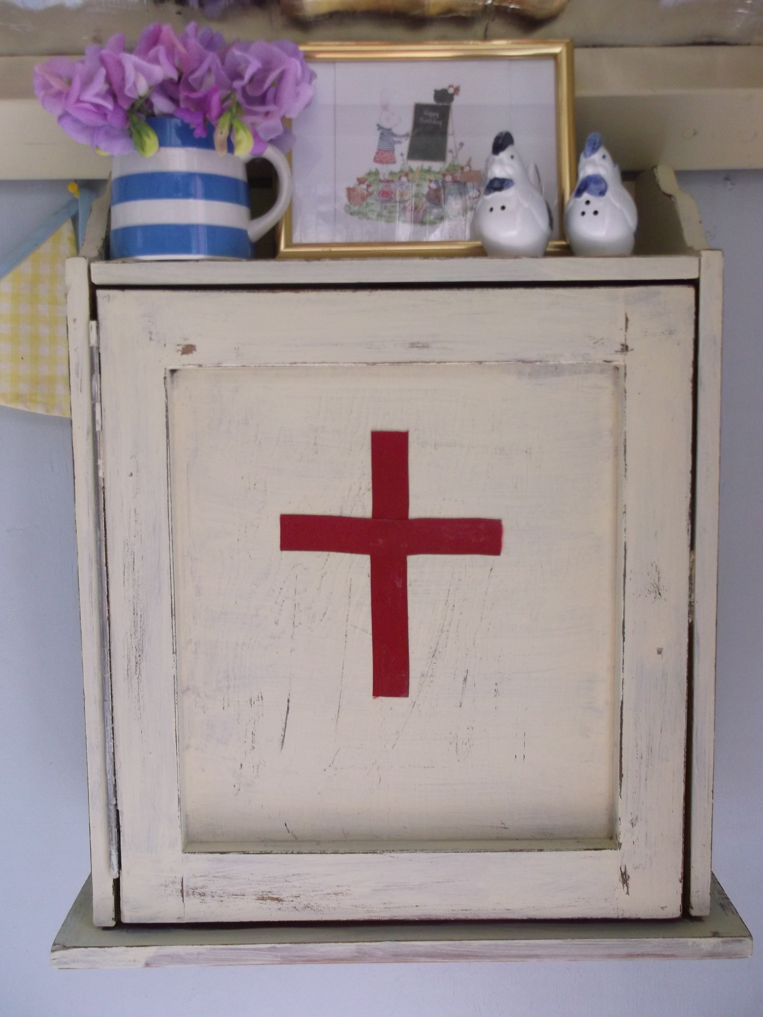 Little cabinet I upcycled this weekend to hold first aid supplies in coop.Just waiting for new glass handle to arrive and perhaps will put on a chicken silhouette too.