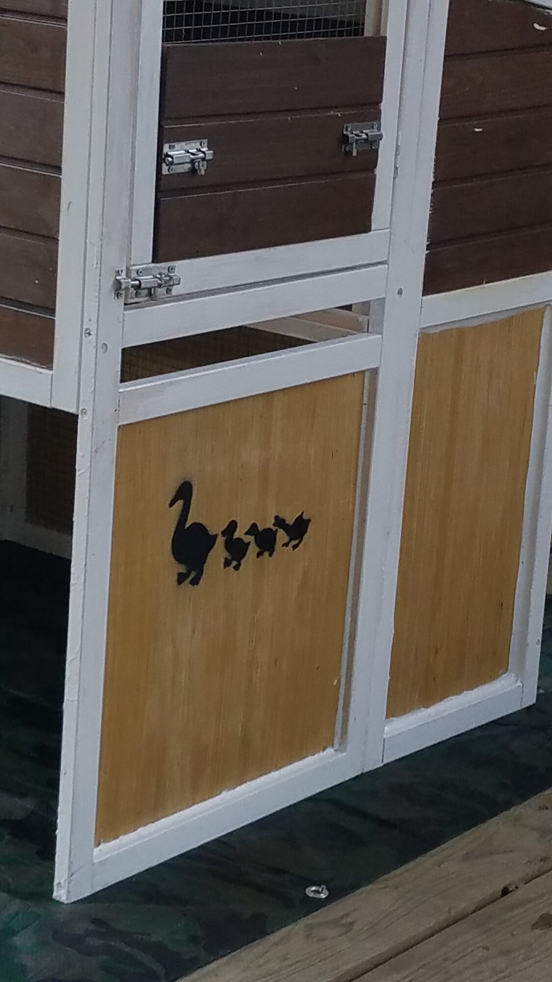 Make sure that the ducklings believe me that this is a DUCK house