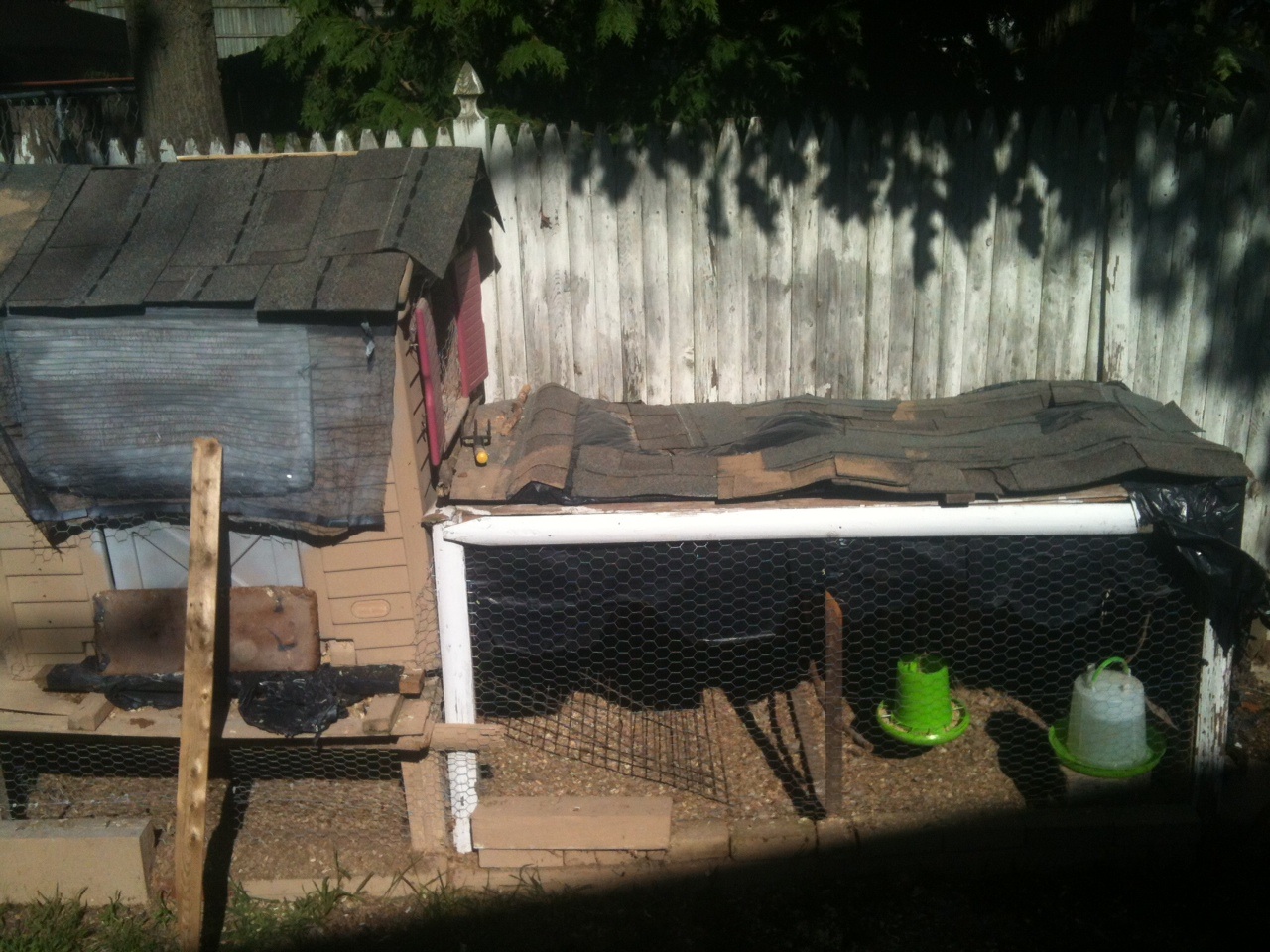 My coop made entirely out of recycled materials.
Plan on making it much better next spring!