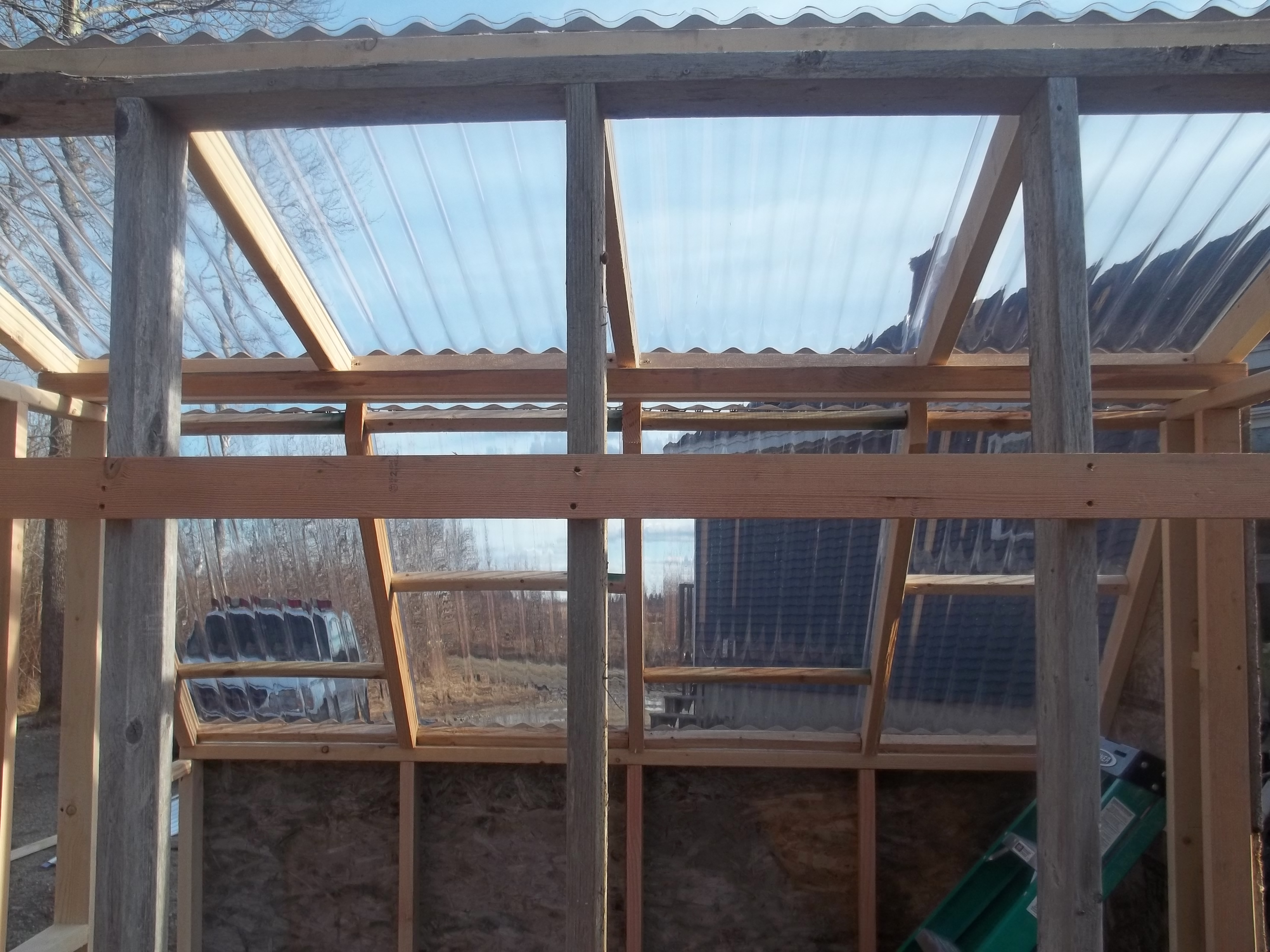 Nailer for the upper part of the coop roof