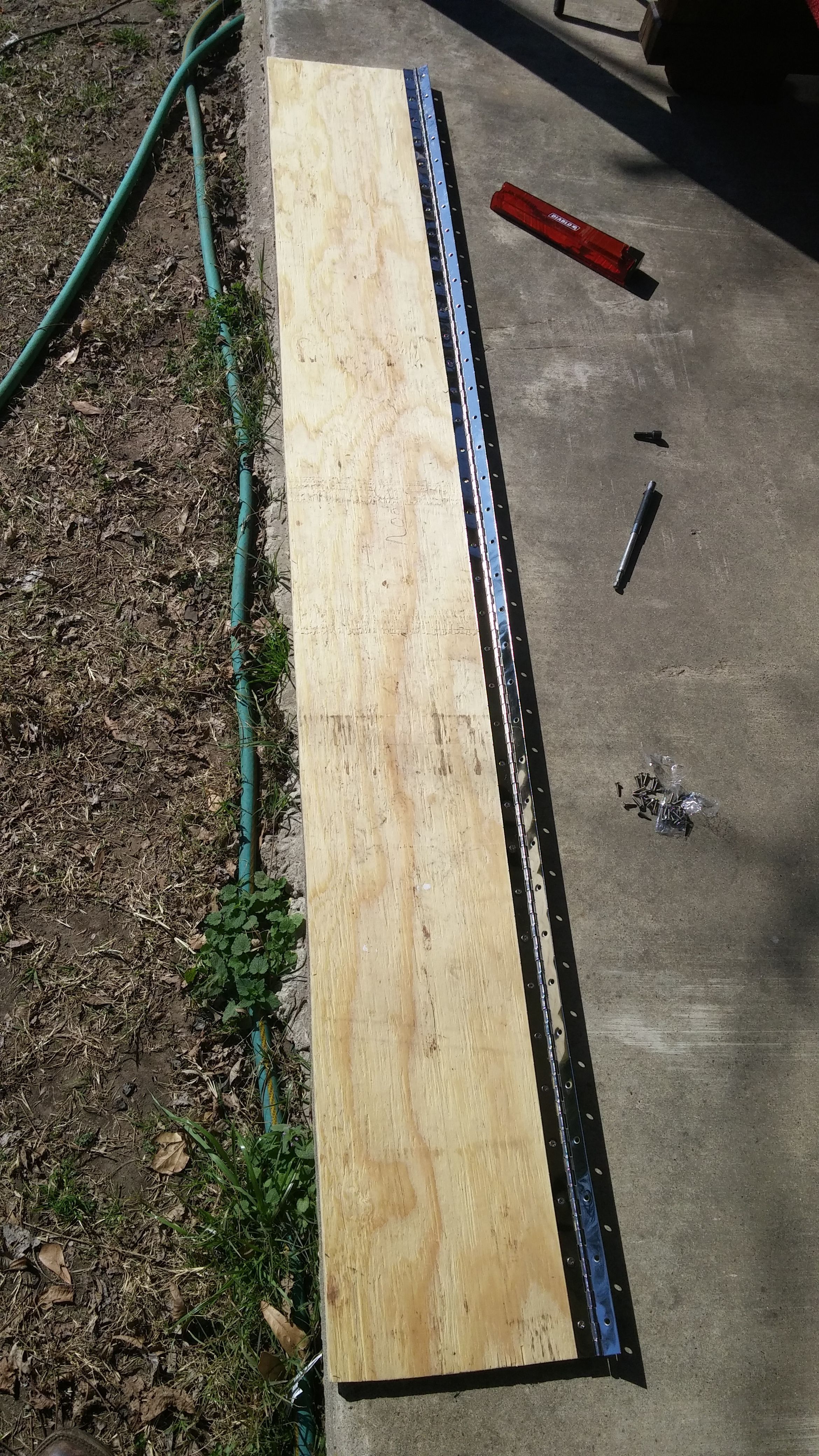 Nesting Box lid with full-length hinge.