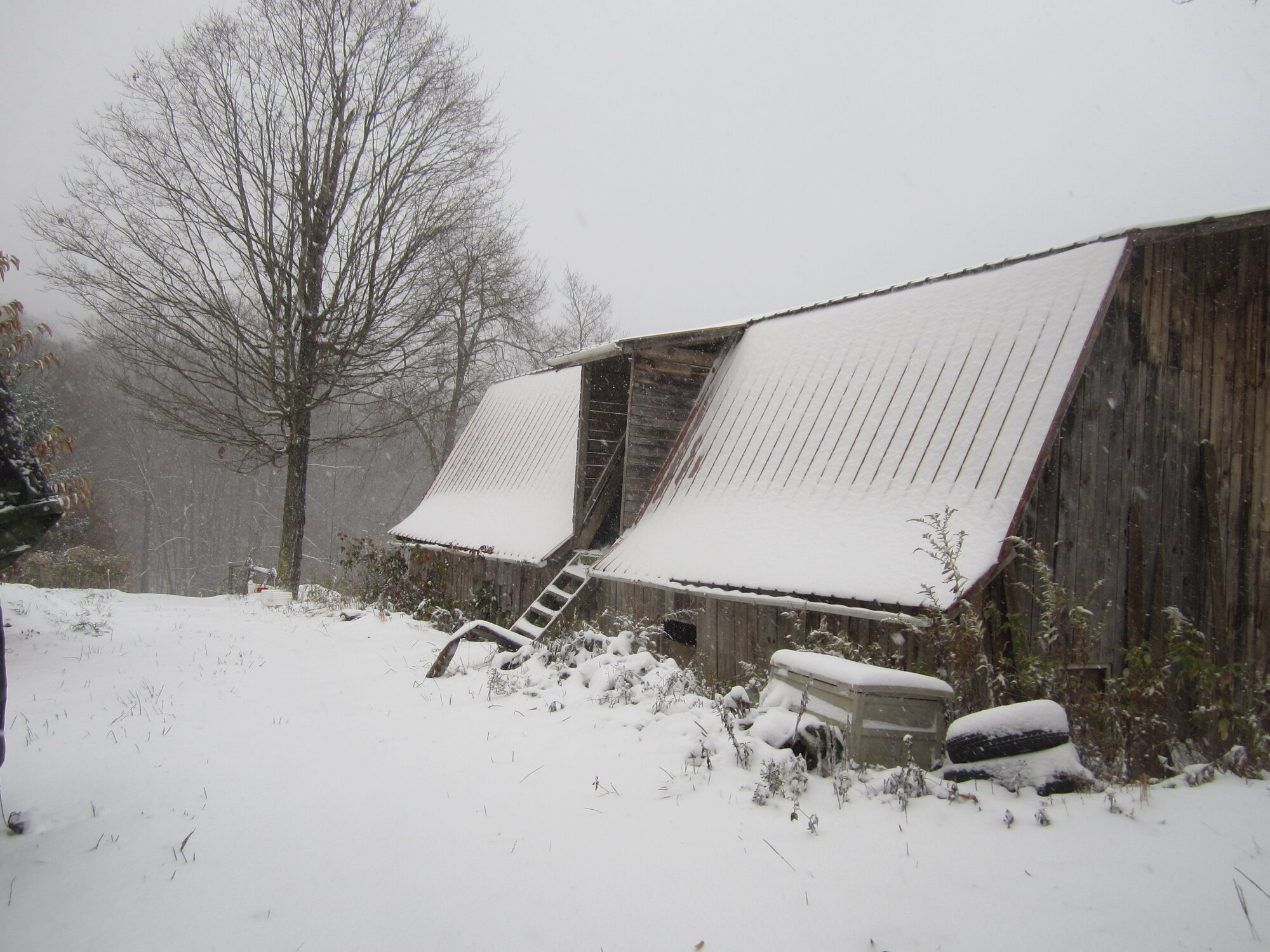 our barn in the snow (again)