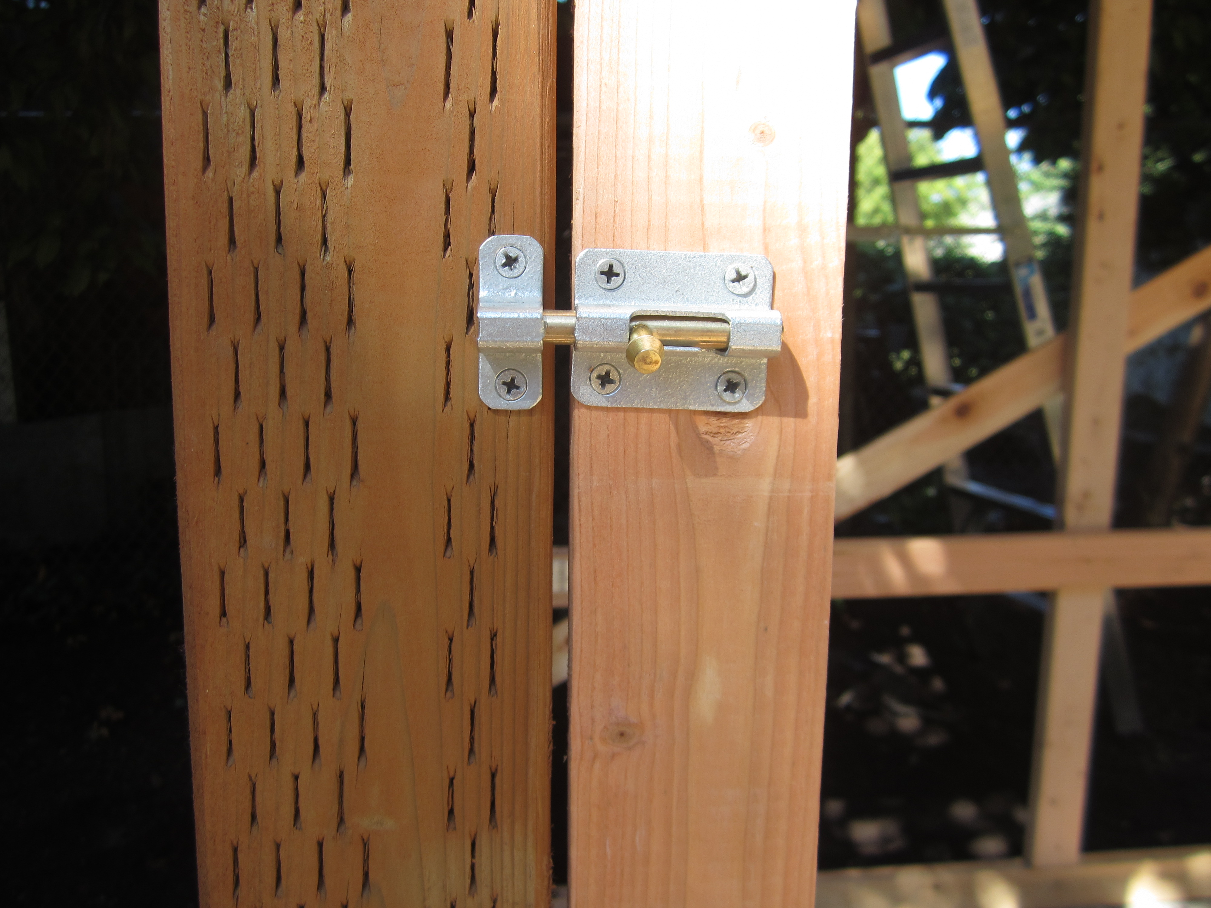 Outer door latch