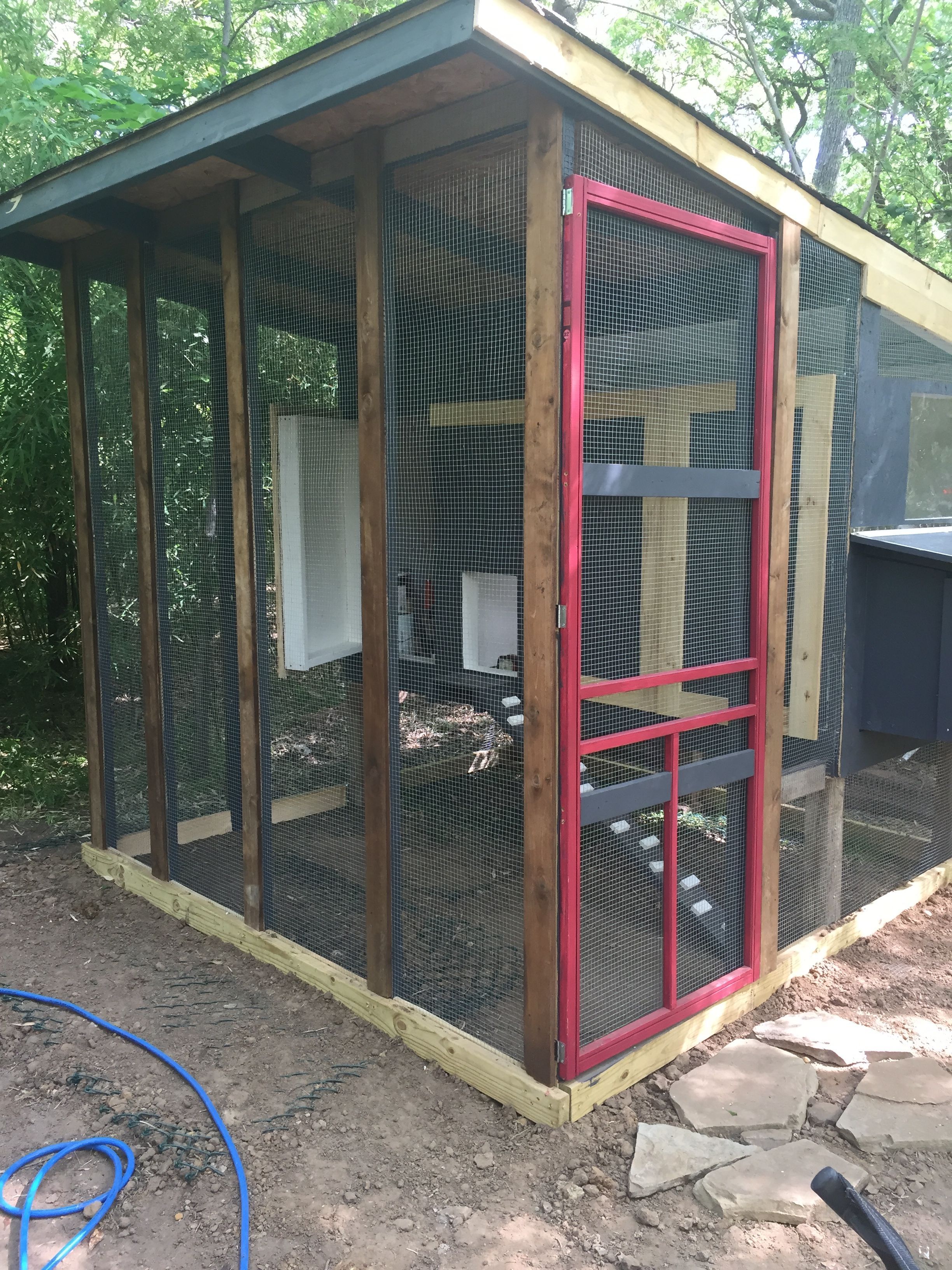 Overall view of coop and run, need a few more tweaks and the girls can move in.