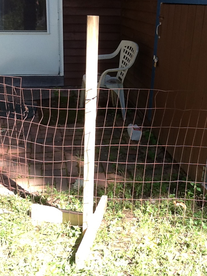Portable paddock fence post