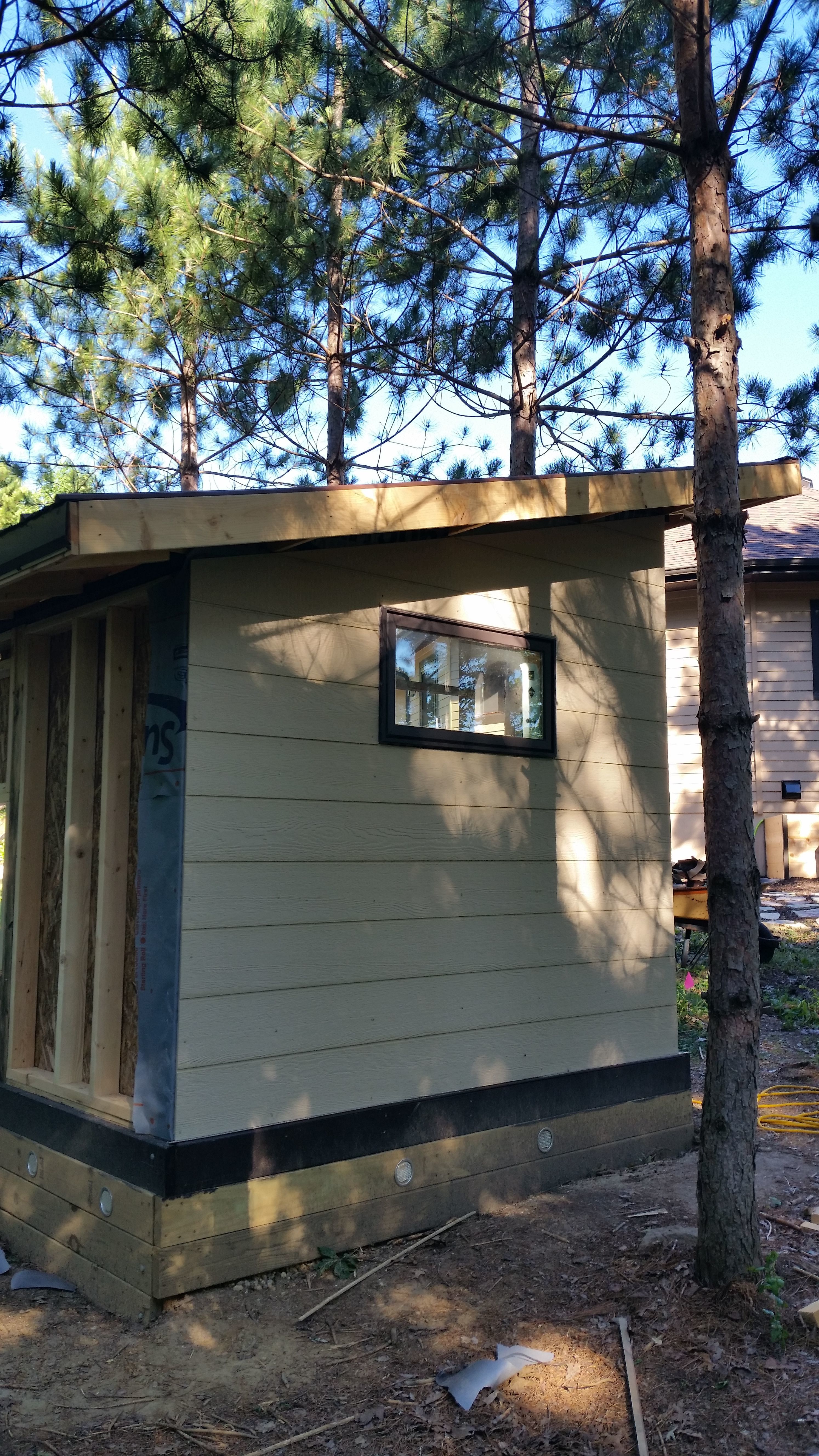 Pre-primed 4x8 siding on all exterior walls.