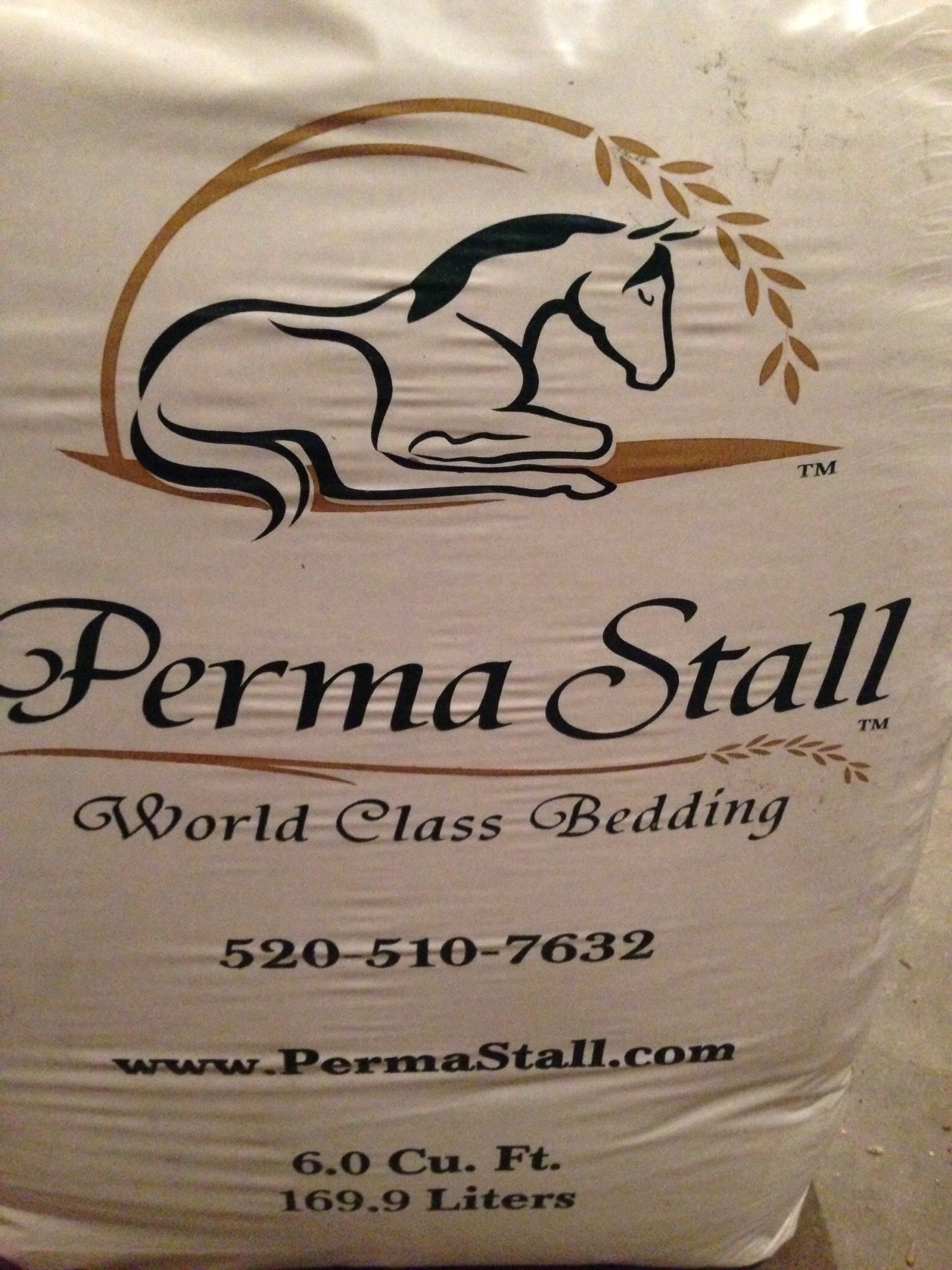Rice hulls for bedding--safe, no fumes, not dusty but very effective.