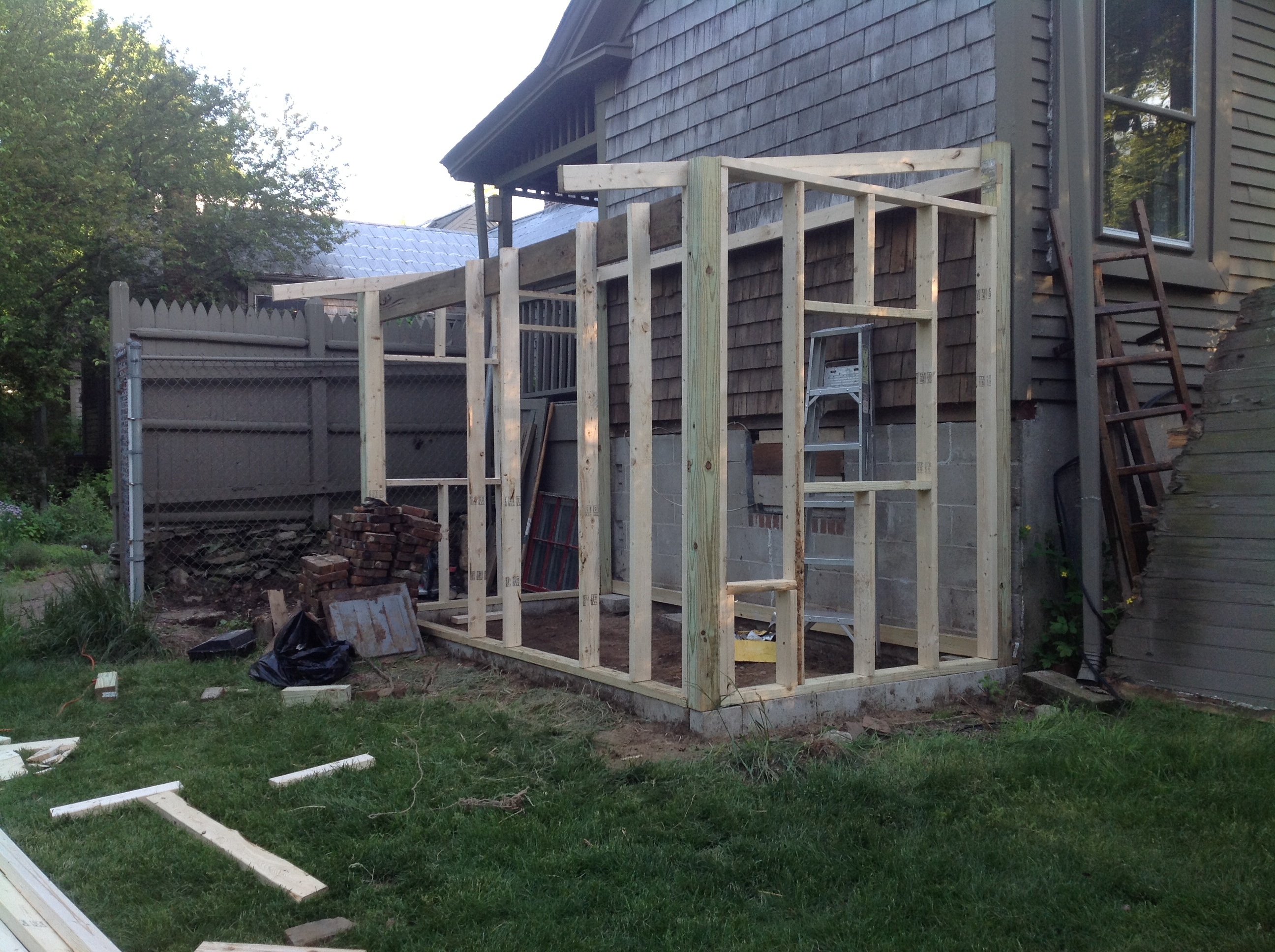 Roof overhang covering nesting box.