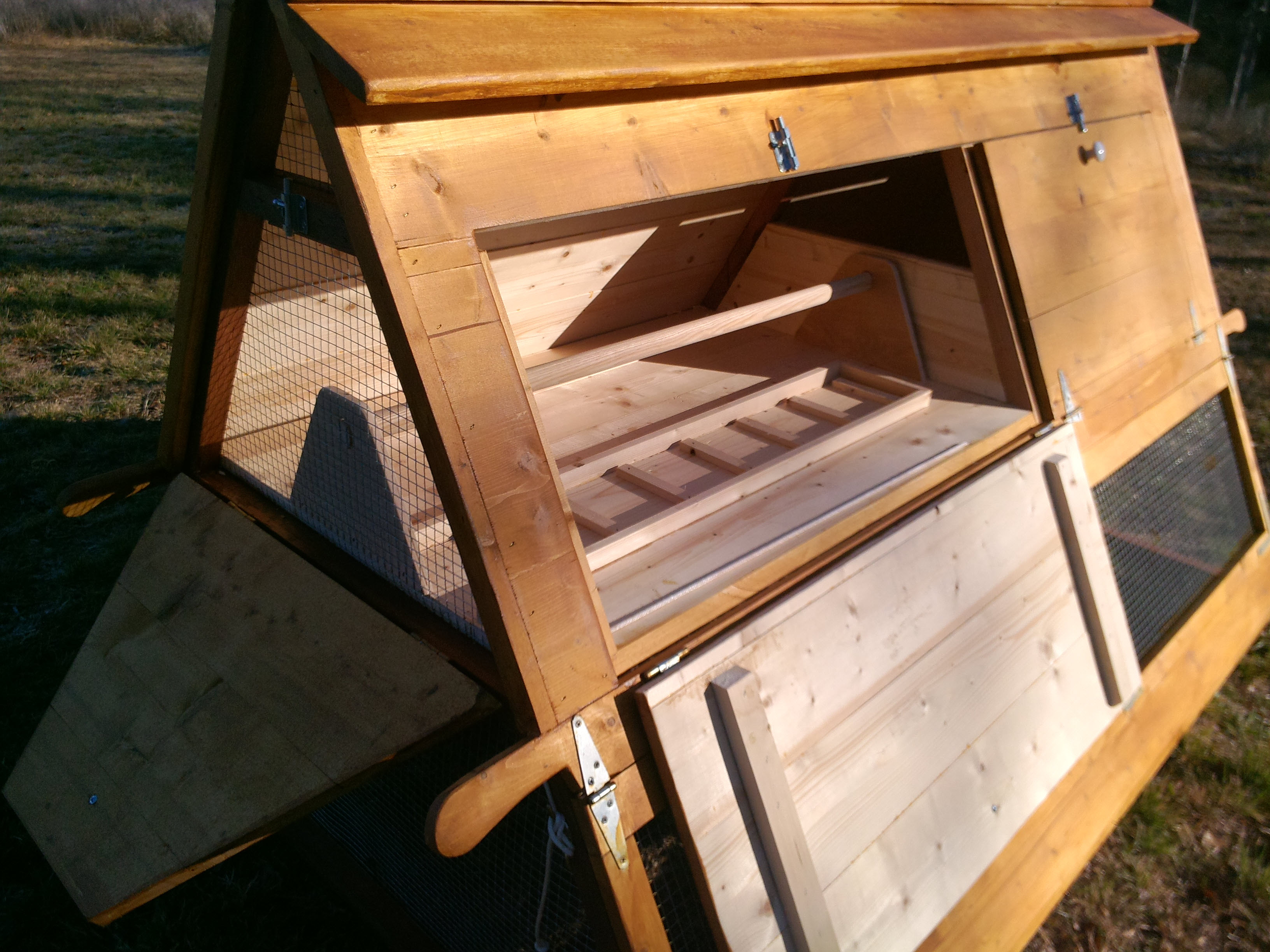 roosting doors opened - nesting door shut