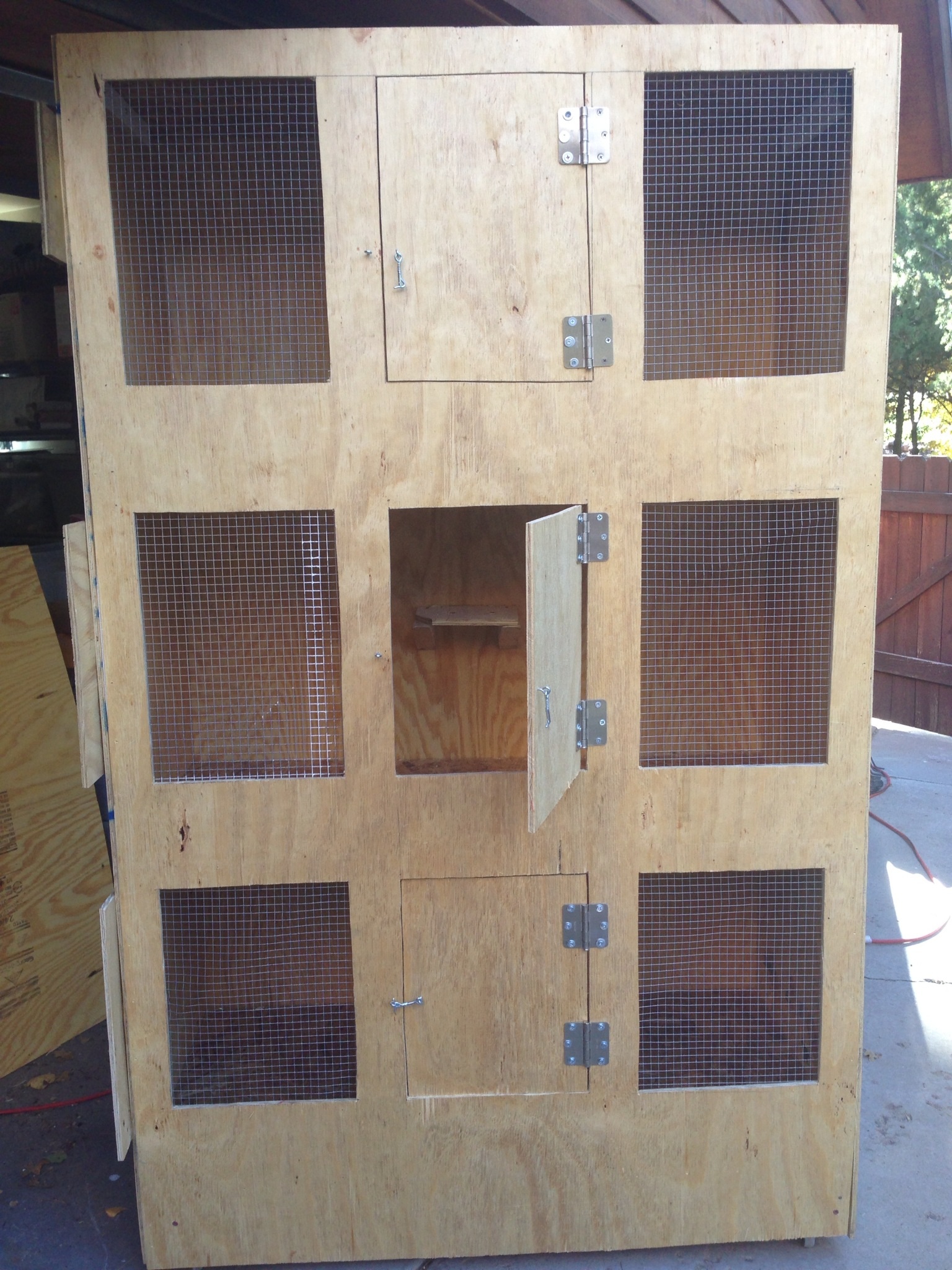 Scrap plywood were nailed on the left side for the heat lamps to clamp on when necessary.