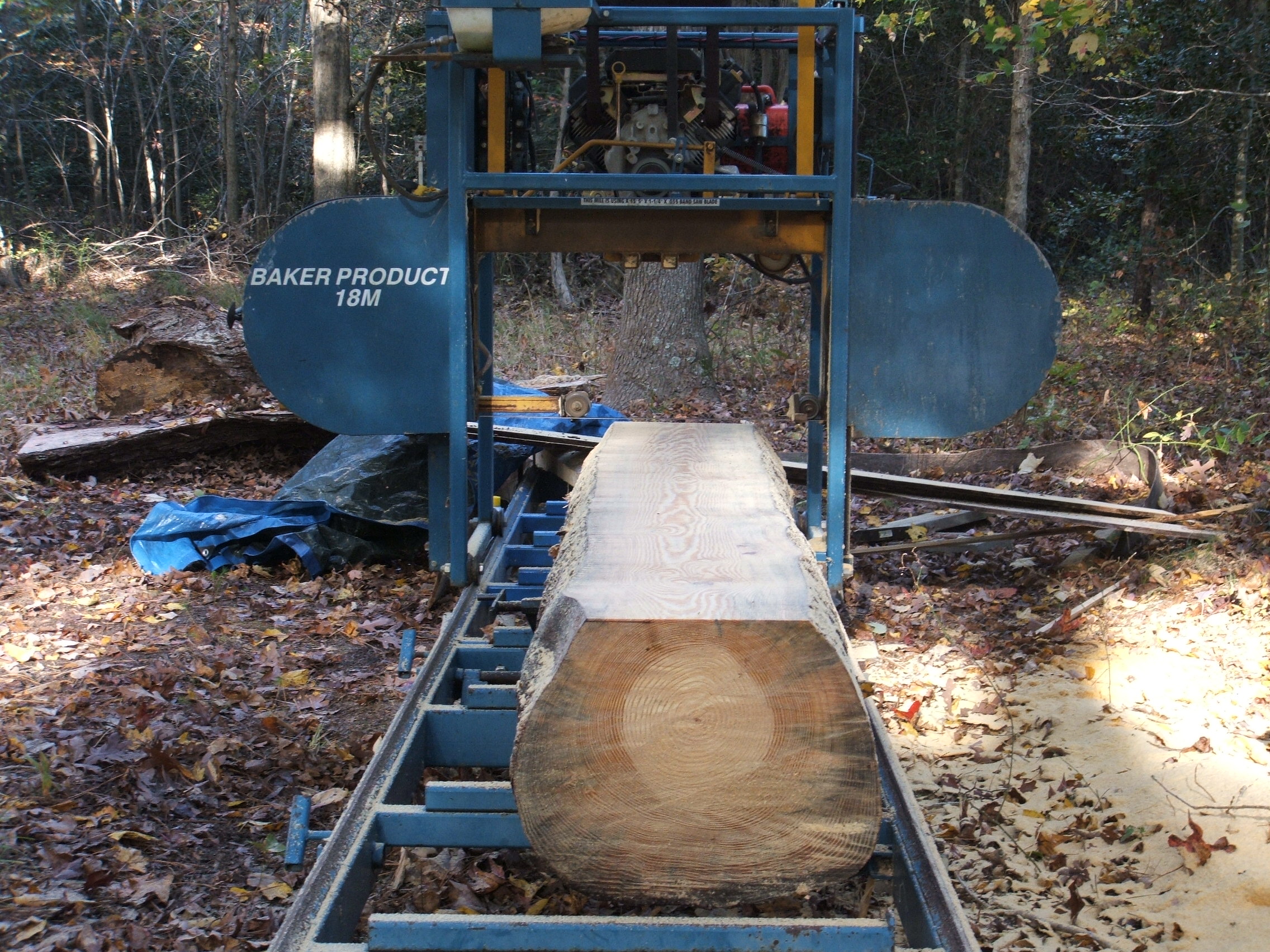 Slicing boards for board and batten coop addition. Max boards from that log 20" clear.