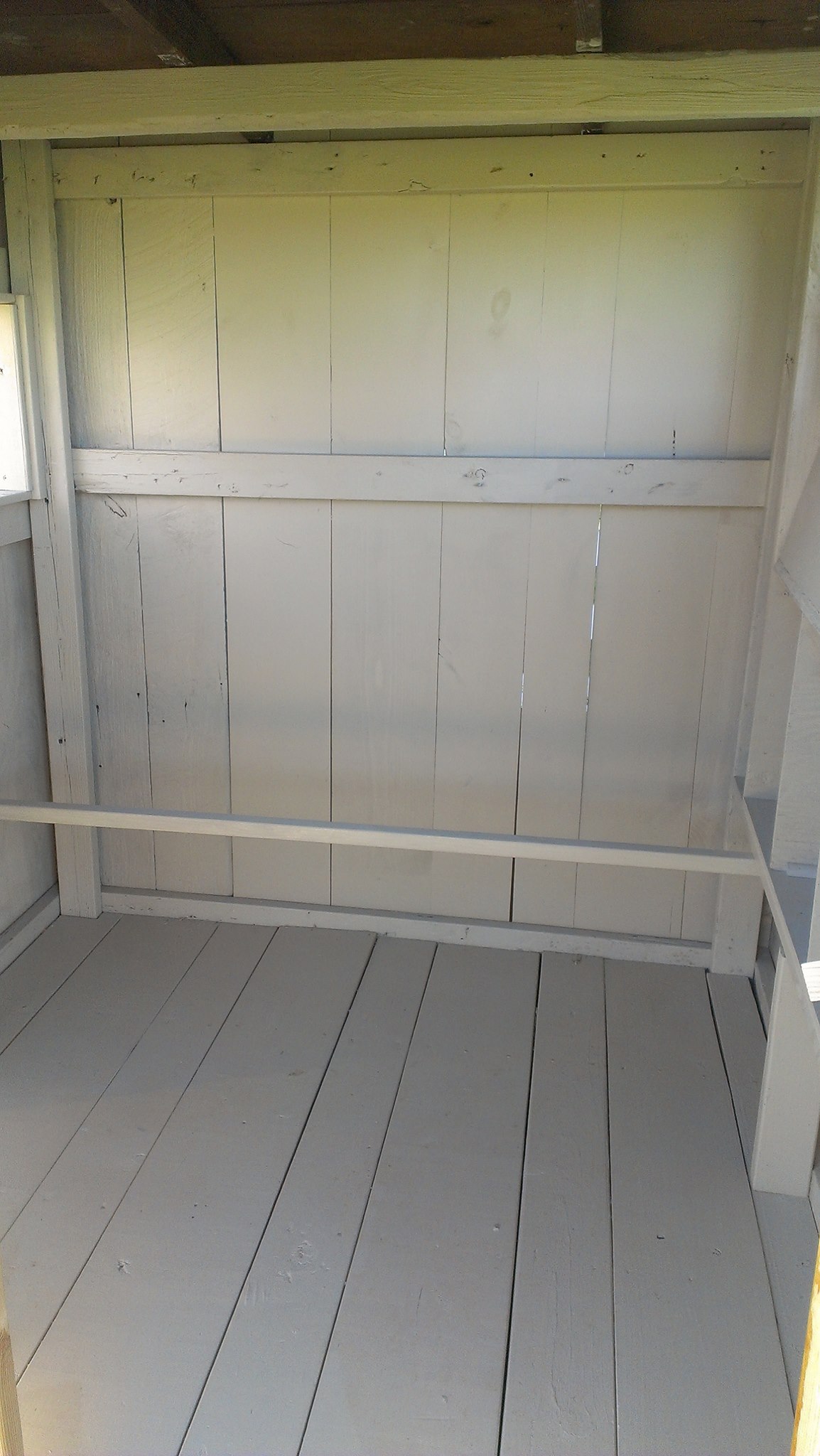 Small roost bar. I will be putting in another one above and behind that one.