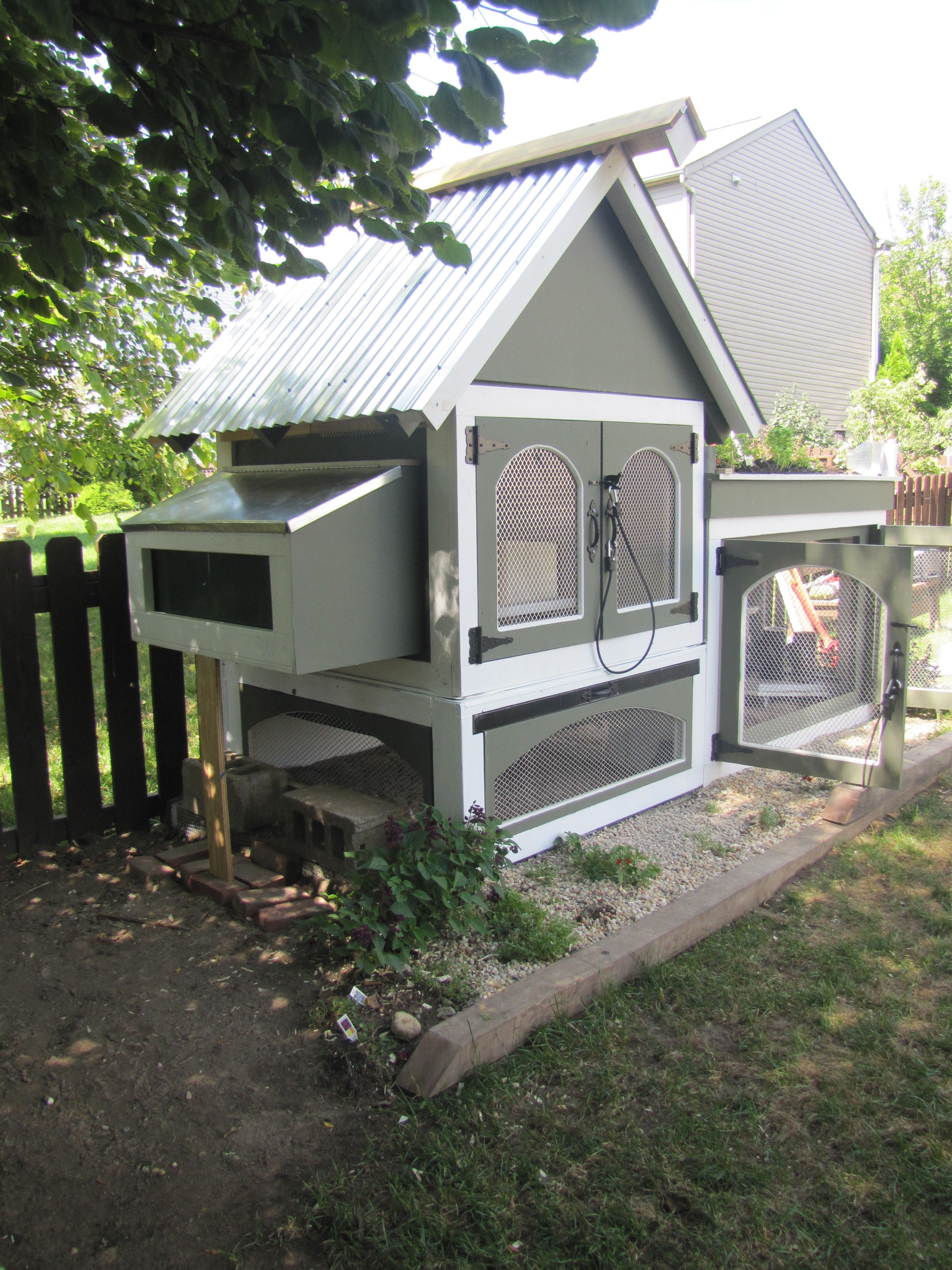 South view - show nesting box