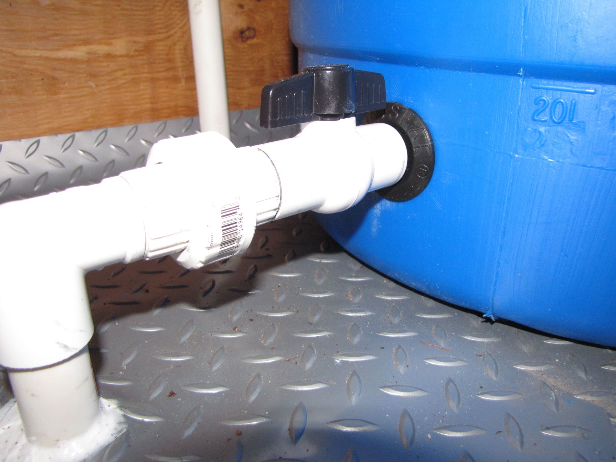 Tank connection:
- 1/2" Uniseal Bulkhead fitting
- 1/2"  ball valve
- 1/2" Union fitting