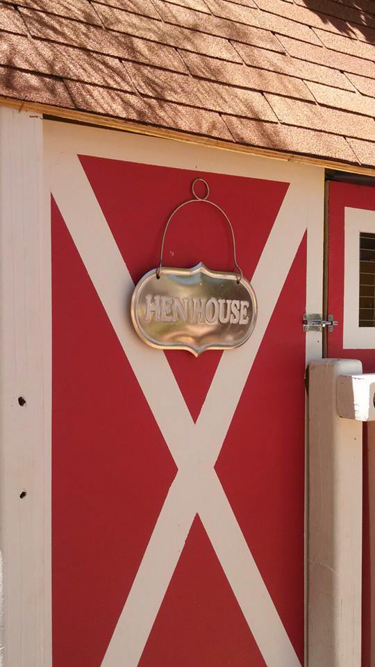 The Coop is finally complete and for the finishing touch, we hung the "Hen House" sign.  yay!