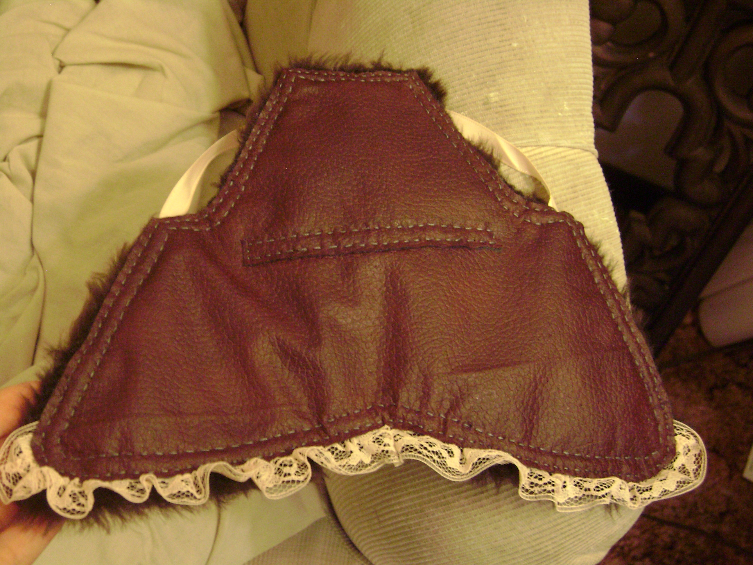 The fancy saddle i made for cocoa!  Peach ribbons and lace, a rusty pleather outer and smoky blue stitching......