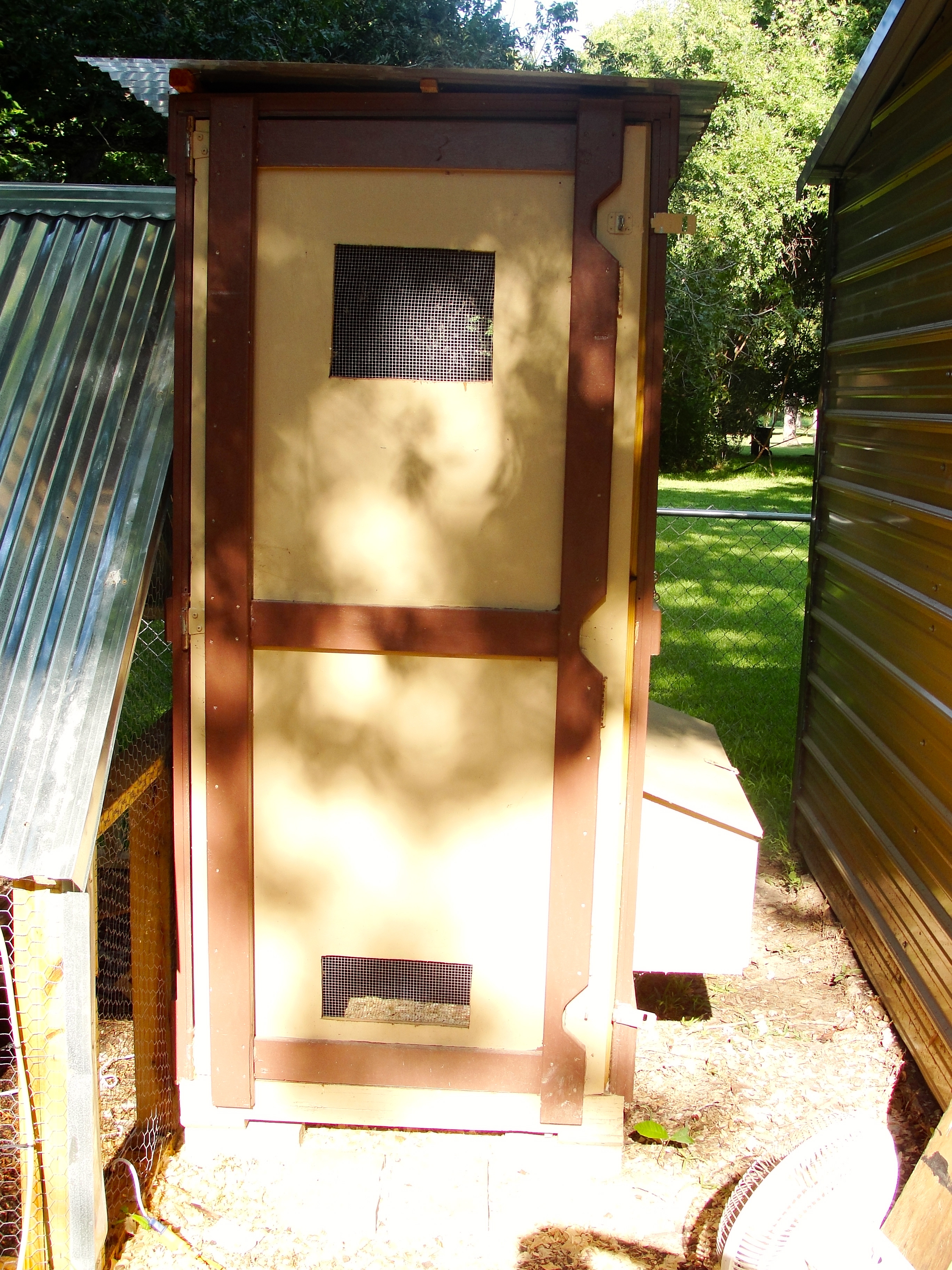 The Hen house, a John Deere shipping crate, really heavy duty. we just cut holes for a folding door/ramp combo, nesting boxes to join with it, and a lot of vents.