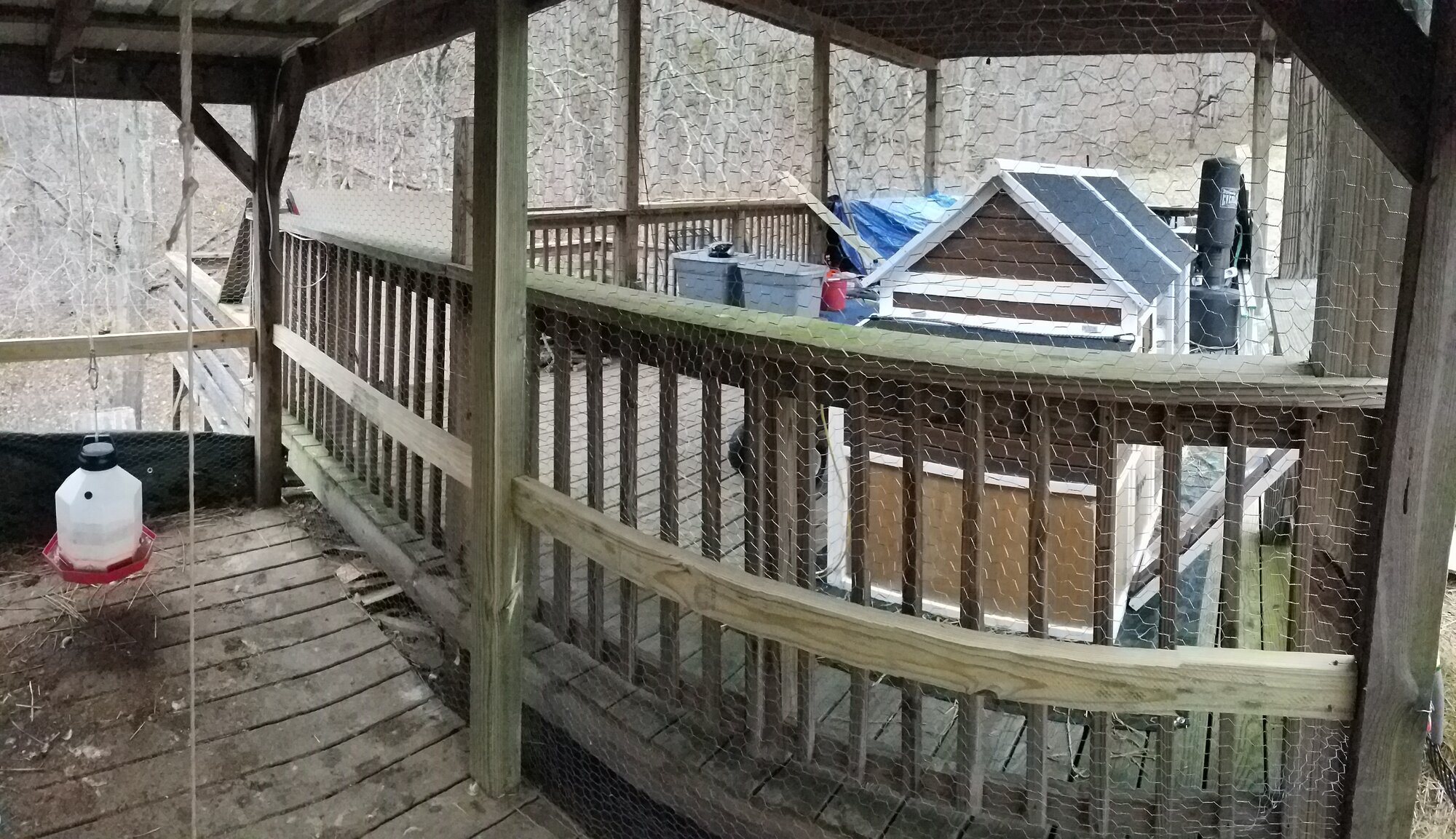 The last part of the reiling is installed and chicken wire is covering all openings.