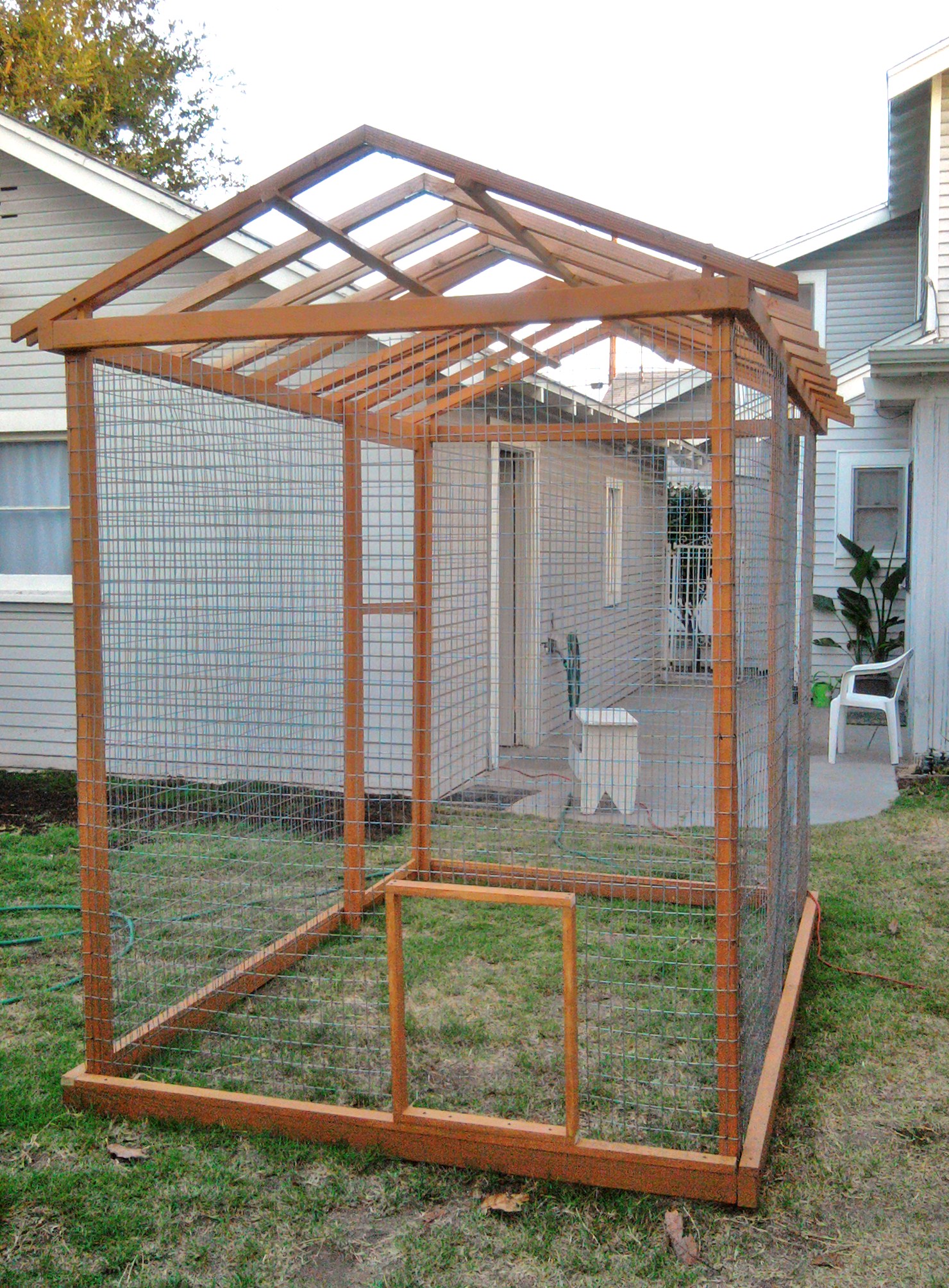 The roof trusses are in place. I created the little opening at the