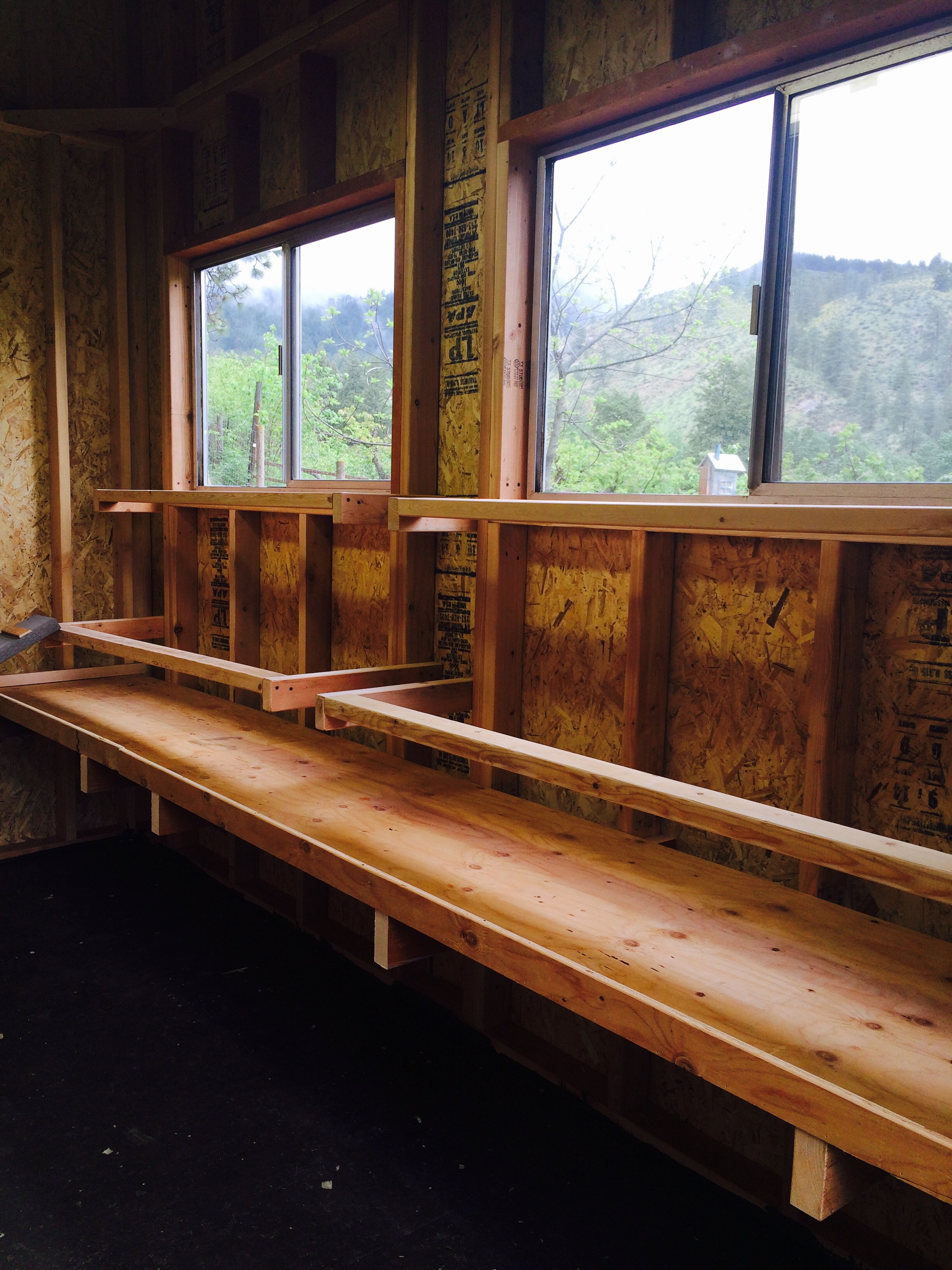 The roost with a tray below to catc the droppings.