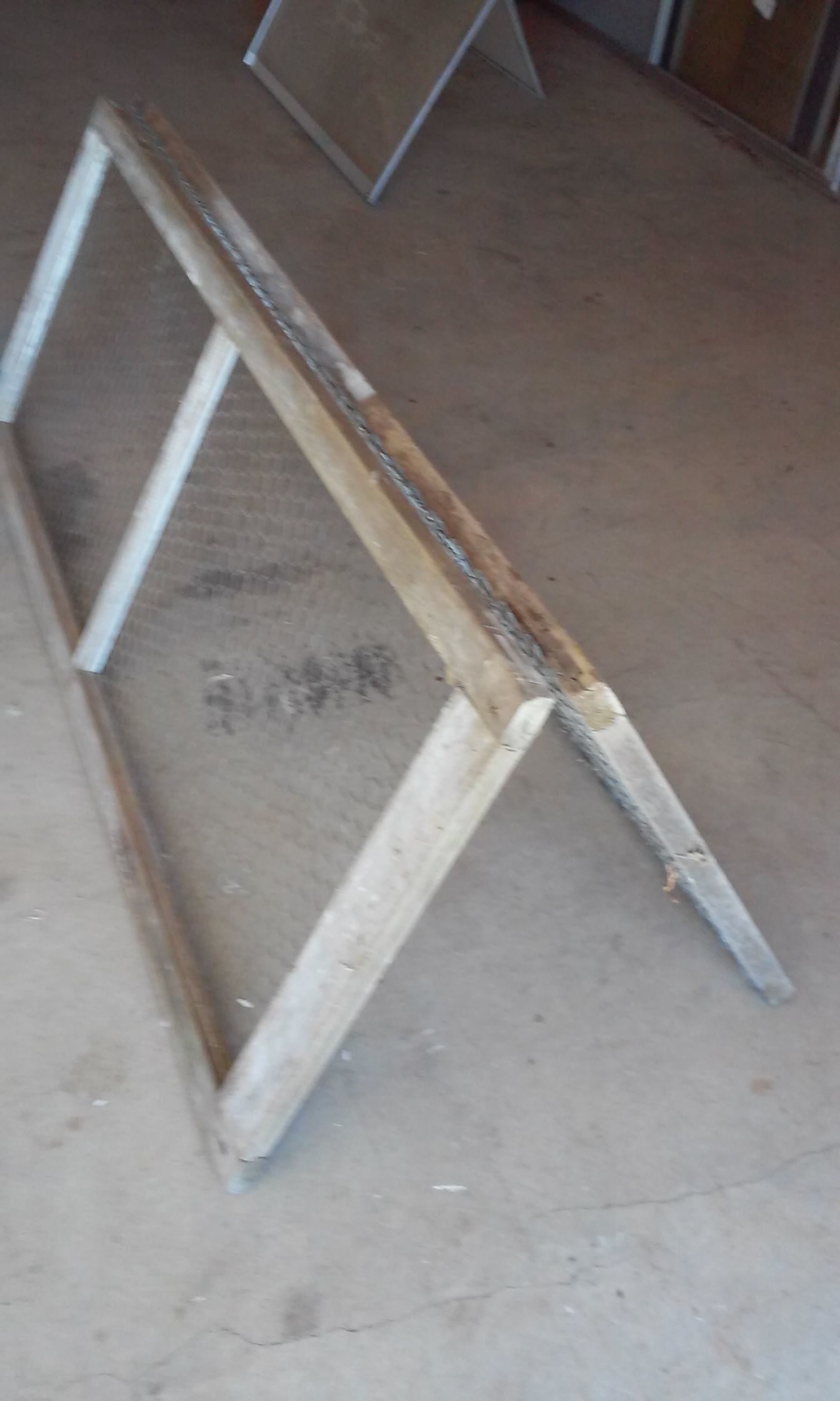 This created a hinge from the chicken wire. When I take the pen apart I will be able to fold the pairs of frames for storage.