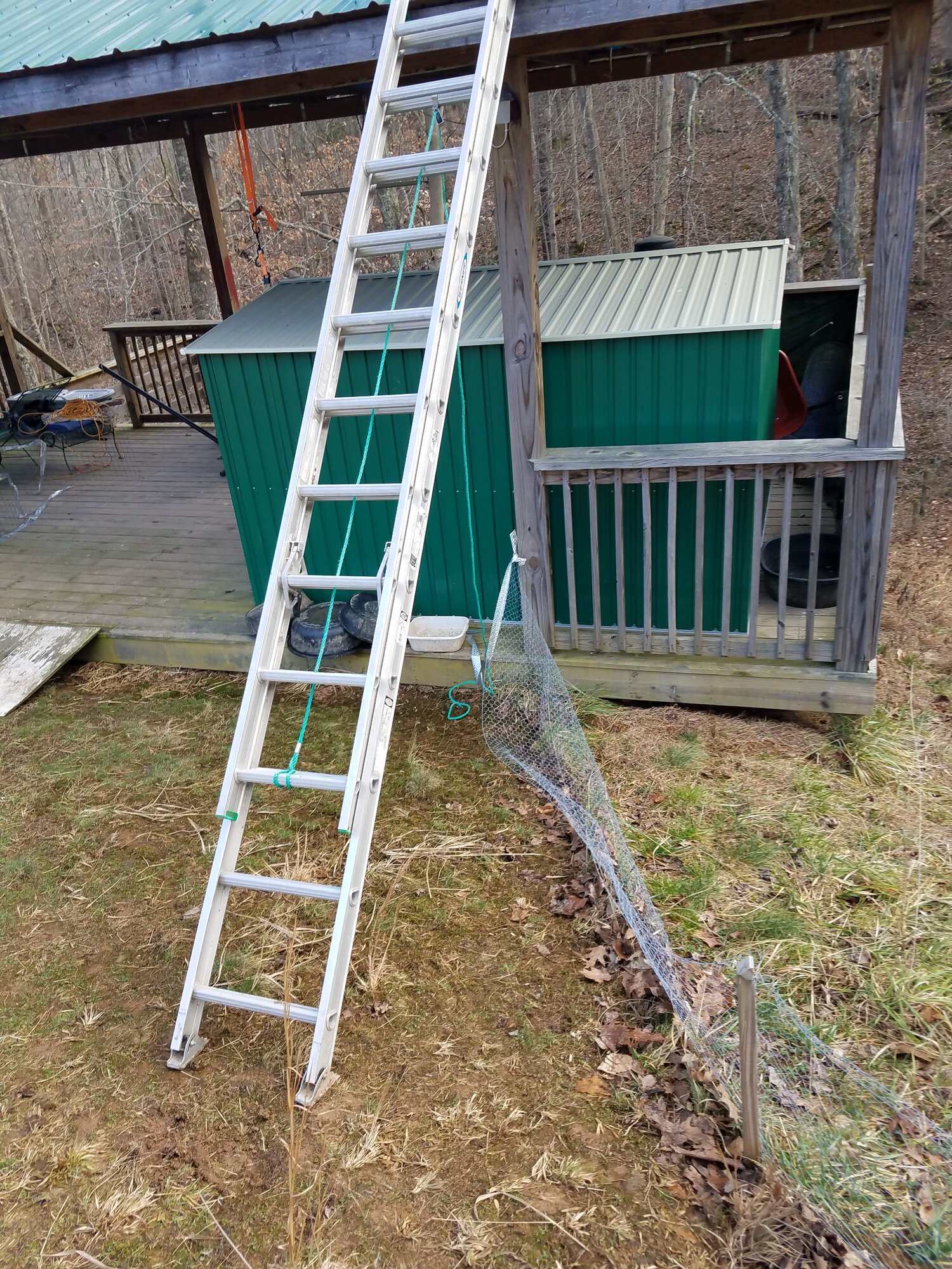 This is how the ladder was leaning to the roof
