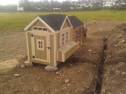 This is my most popular coop which is the winchester coop. It has a wicket amazing chicken run along with its unique roof structure. Clean out drawer, egg box, and perches are included.

www.uppervalleybuilders.biz