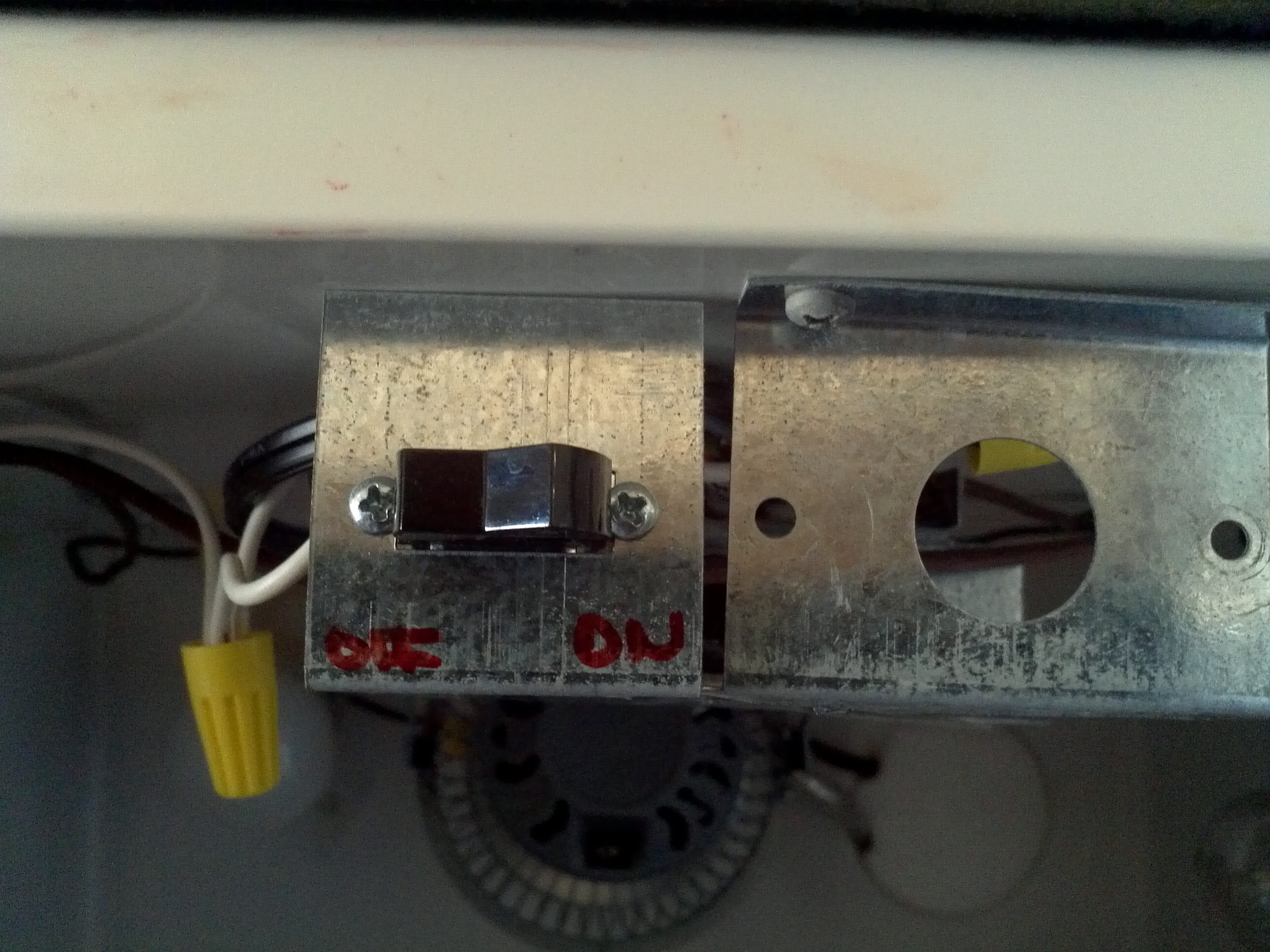 This is the on off switch for the light.  Not the heating light bulbs but an additional one, so that you can see during the hatching process.