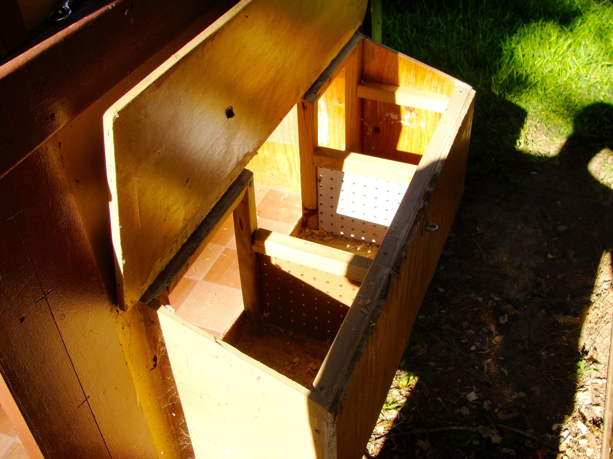 top view. they normally have cedar shavings, but i was cleaning.