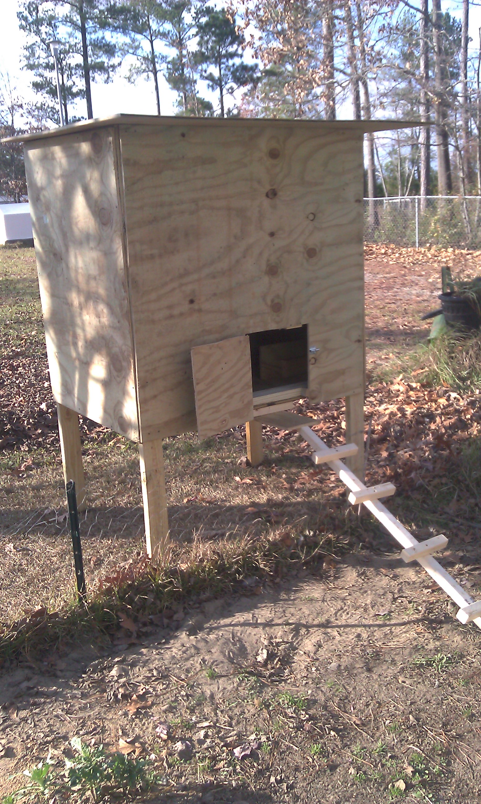 total height 6'. box 4' long x 3' wide x 4' tall