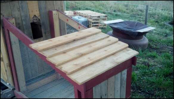 Using scrap pieces of cedar pickett fence boards to roof the run. Hopefully I can find enough to roof the coop the same.