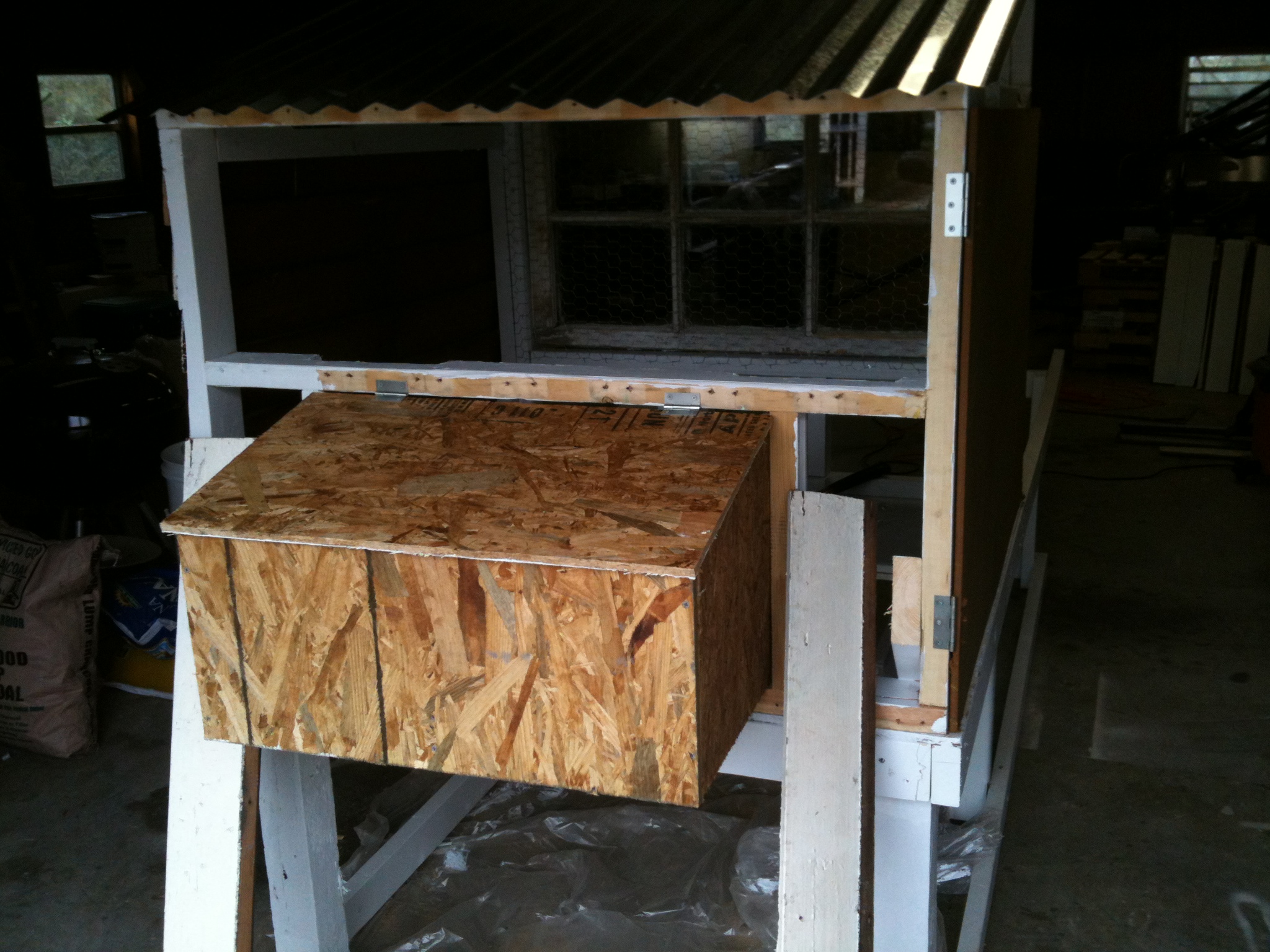 We also wanted a nest box that is easy to access, hence the hinged roof.